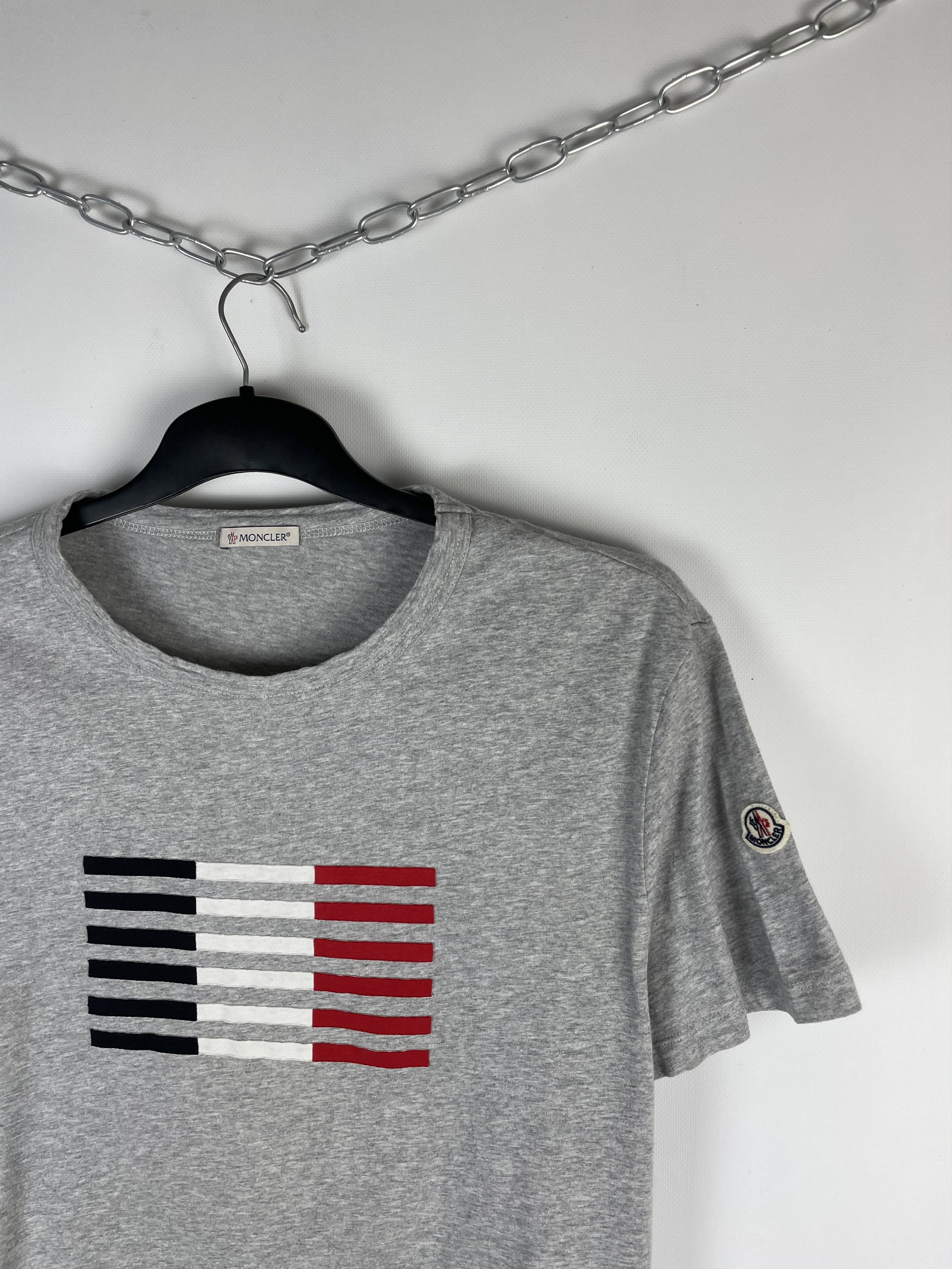 Moncler Moncler T-shirt Size US L / EU 52-54 / 3 - 4 Thumbnail