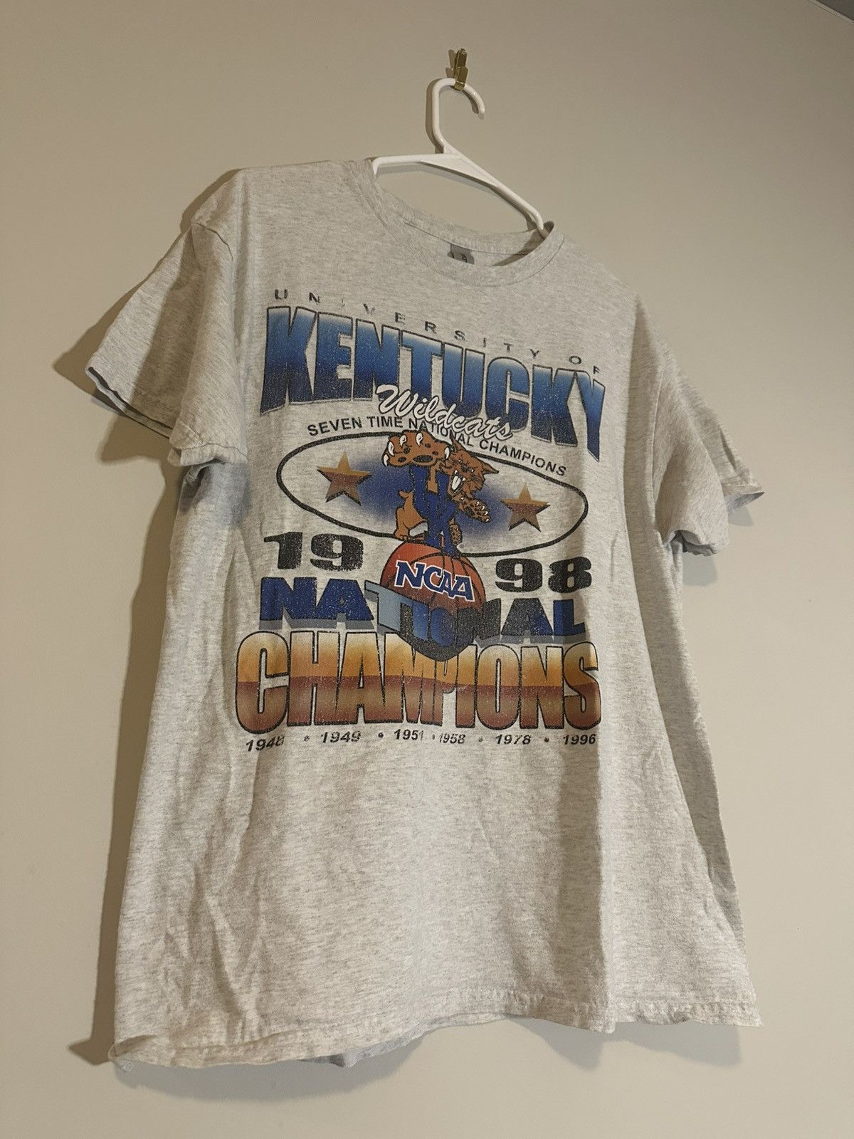 Gildan University of Kentucky Wildcats 1998 National Champions Tee Size US L / EU 52-54 / 3 - 2 Thumbnail