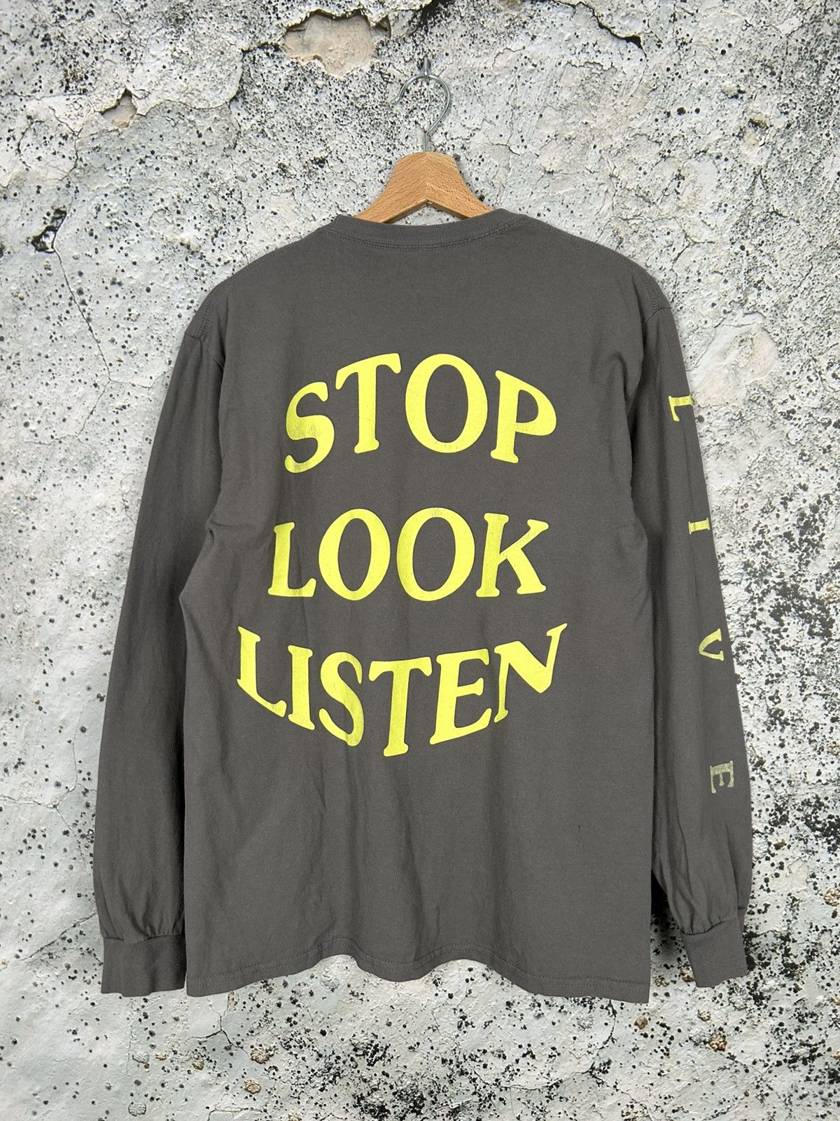 Band Tees Travis Scott Astroworld Wish You Where Here Stop Look Listen Size US M / EU 48-50 / 2 - 1 Thumbnail