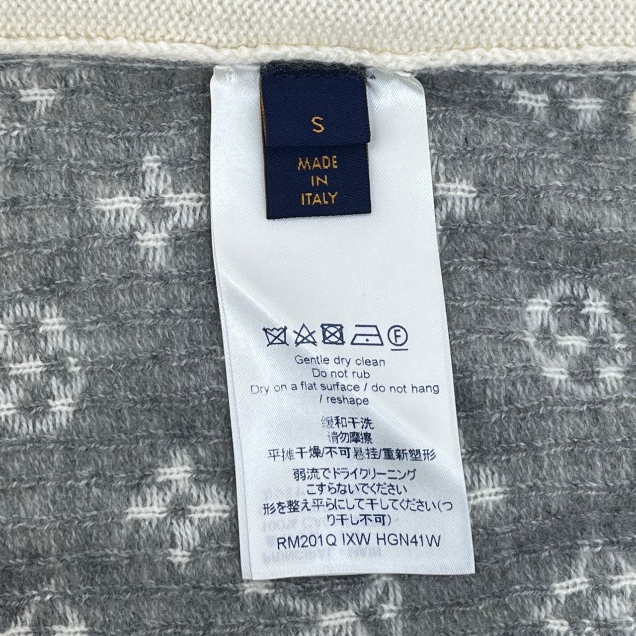 Louis Vuitton Louis Vuitton White cashmere sweater with monogrammed back Size US S / EU 44-46 / 1 - 6 Thumbnail