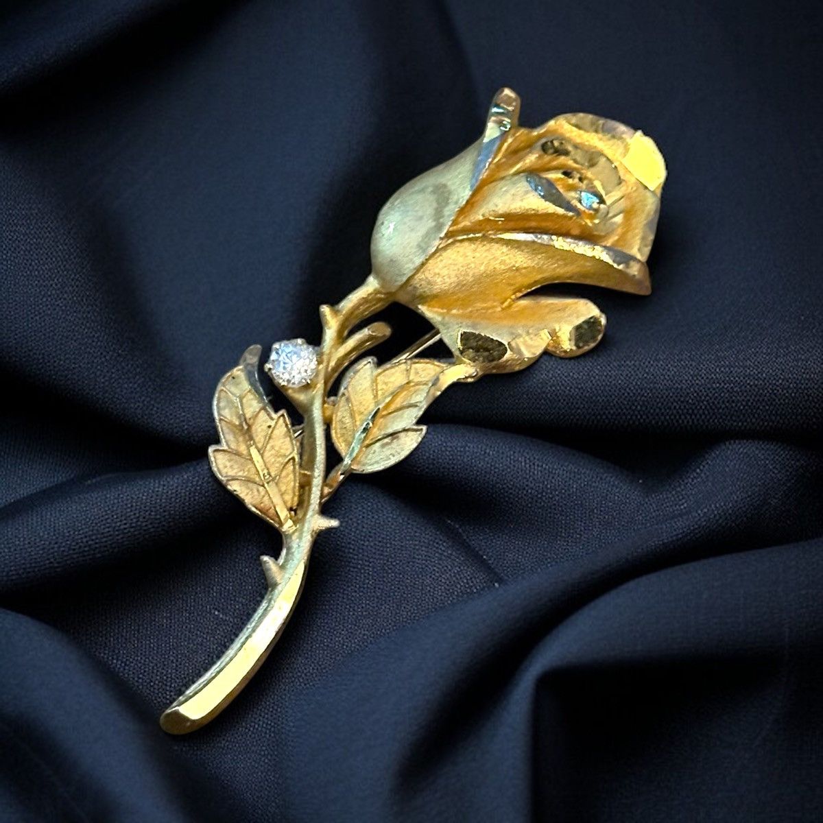 Vintage Vintage Diamond cut golden rose brooch Size ONE SIZE - 1 Thumbnail