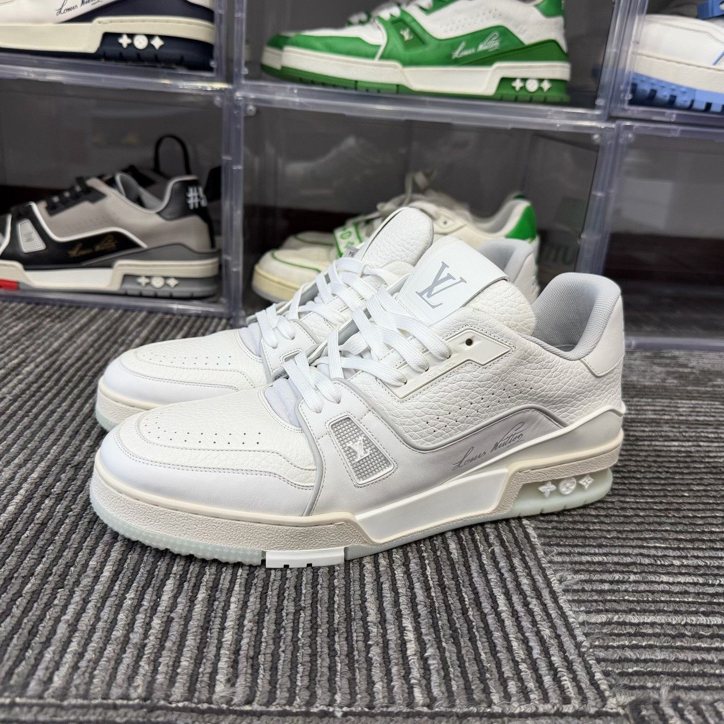 Louis Vuitton Louis Vuitton Training White Lowtop Sneakers 9 Men Size US 9 / EU 42 - 1 Thumbnail