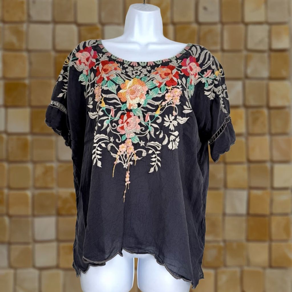 Johnny Was Johnny Was Blouse Short Sleeve Boat Neck Embroidered Rayon Oversized Gray S Womens Size S / US 4 / IT 40 - 1 Thumbnail