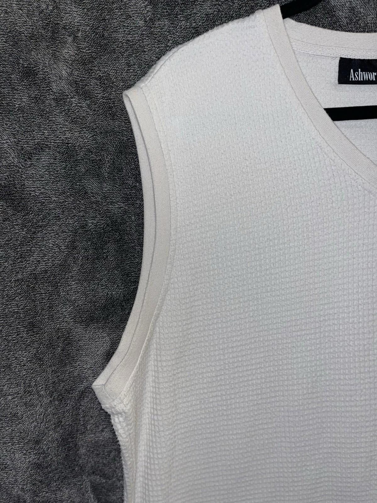 Ashworth Ashworth Men’s White Textured VNeck Sweater Vest Size L Tall Size US L / EU 52-54 / 3 - 6 Thumbnail
