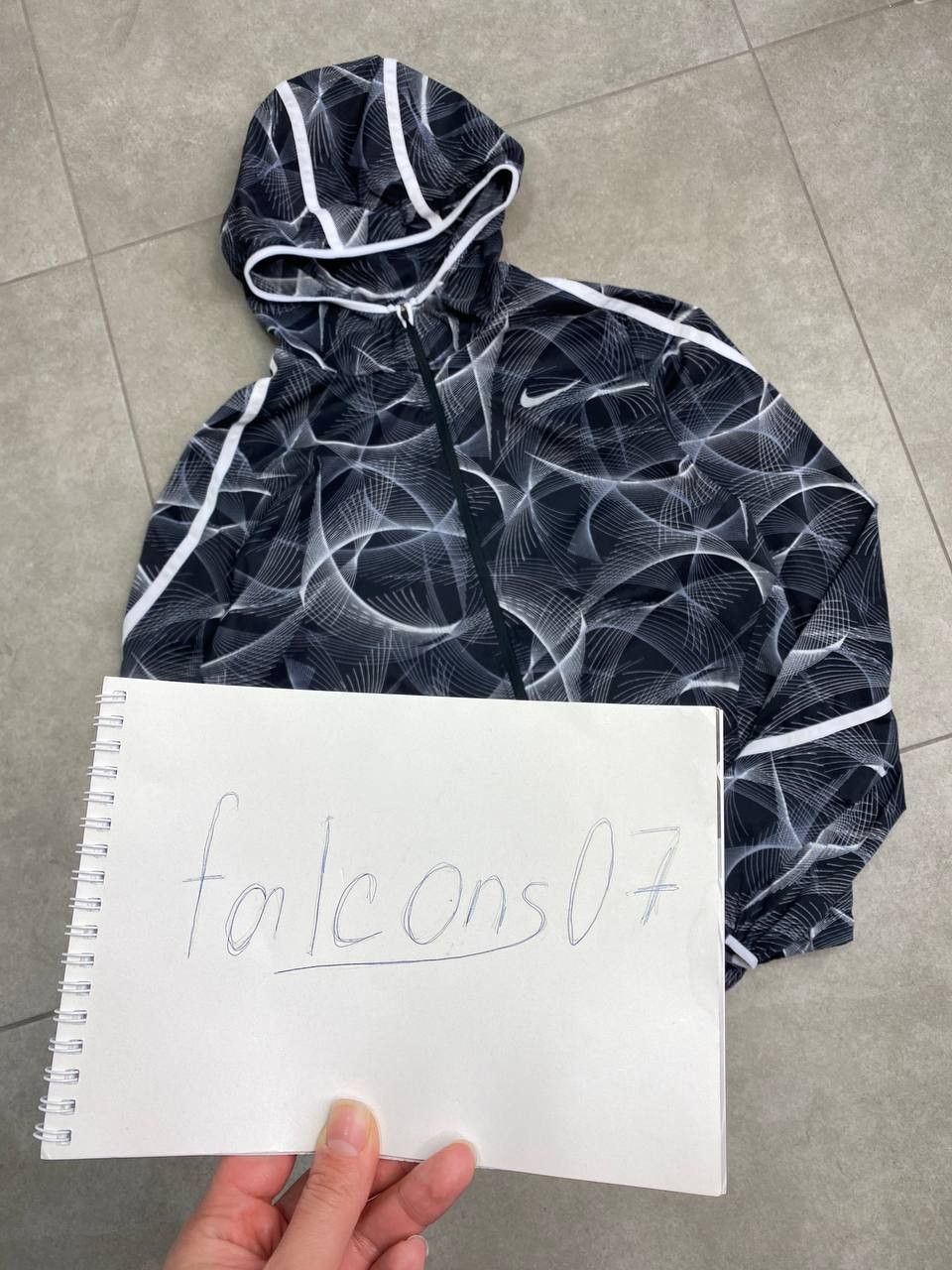 Nike Nike Womens Shield Impossibly Light Jacket Size M / US 6-8 / IT 42-44 - 2 Thumbnail
