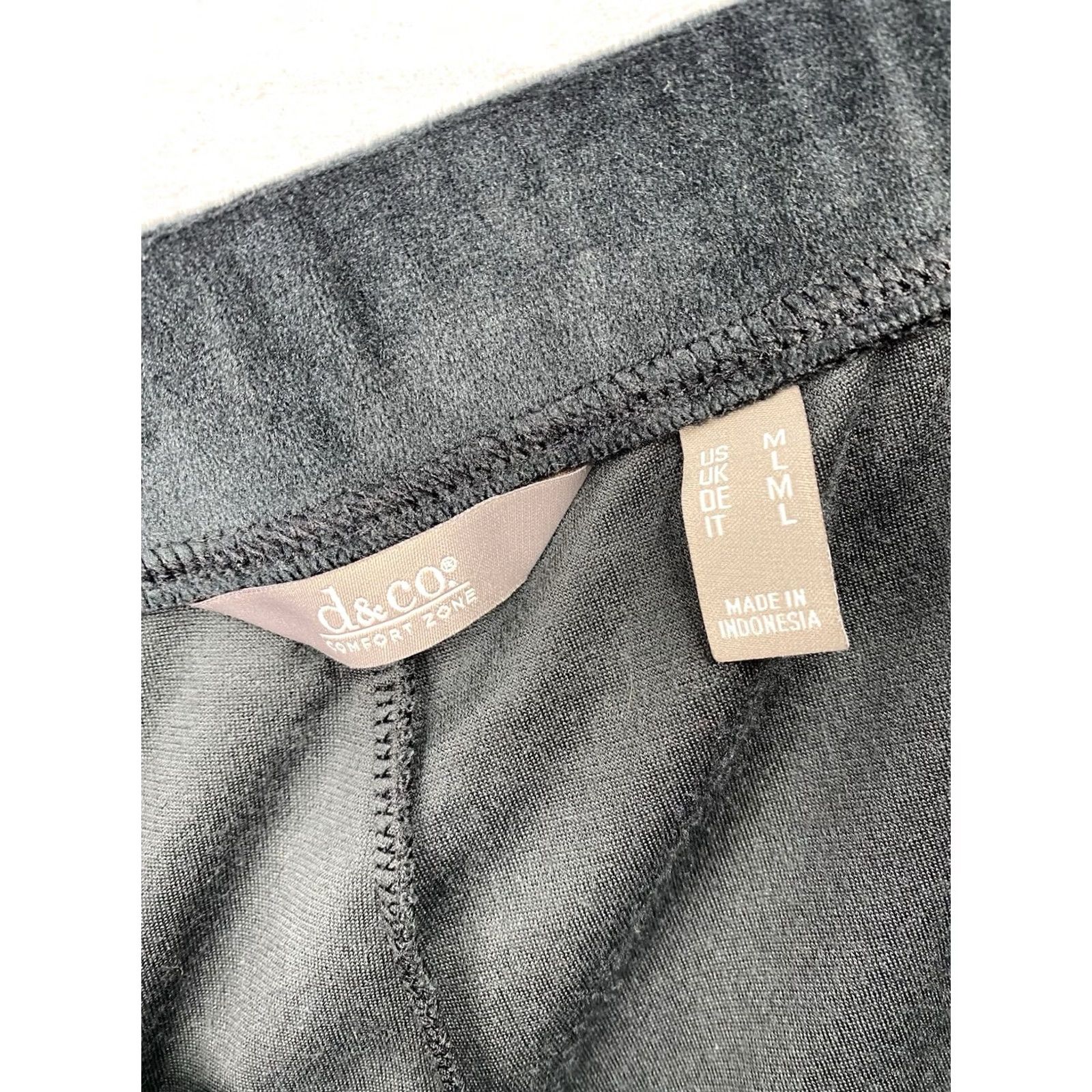 Velvet D & Co. Cargo Jogger Pants Womens M Black Athleisure Pull-On Velvet Ankle Tapered Pockets Elastic Waist Casual Jogger Style VelVel? Size 32" / US 10 / IT 46 - 6 Thumbnail