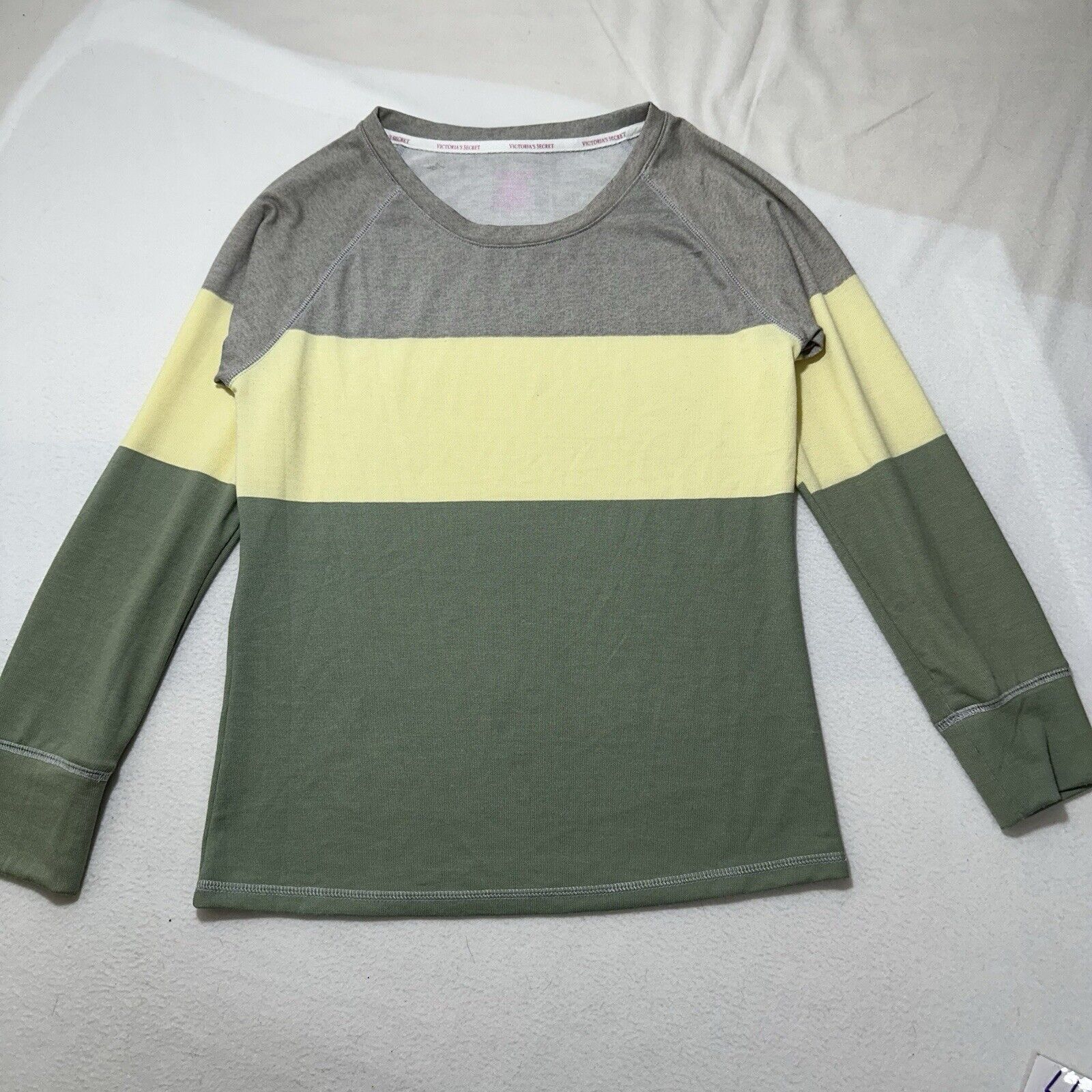 Victoria's Secret Victoria's Secret Women's Large Crewneck Sweatshirt Sweater Size L / US 10 / IT 46 - 1 Thumbnail