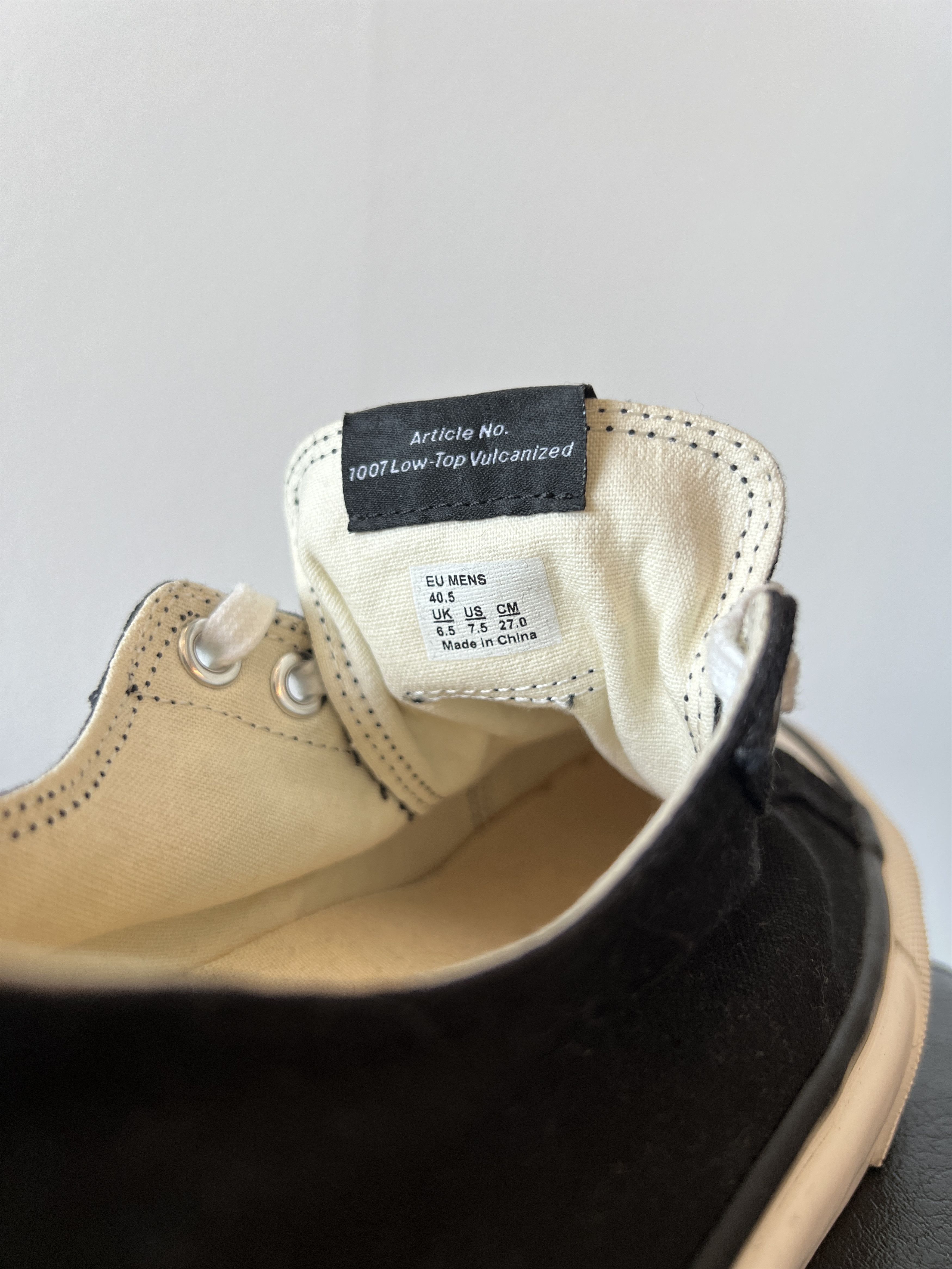 Article No. Article No. 1007 Low Top Sneakers Size US 7.5 / EU 40-41 - 8 Thumbnail