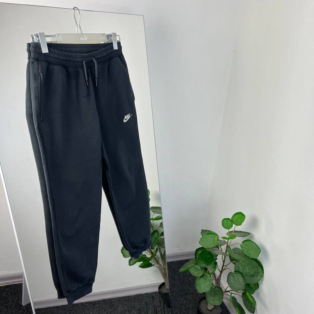 Vintage Sweatpants Nike Black Mini Swoosh Y2K Style Baggy Fit Size US 30 / EU 46 - 1 Thumbnail