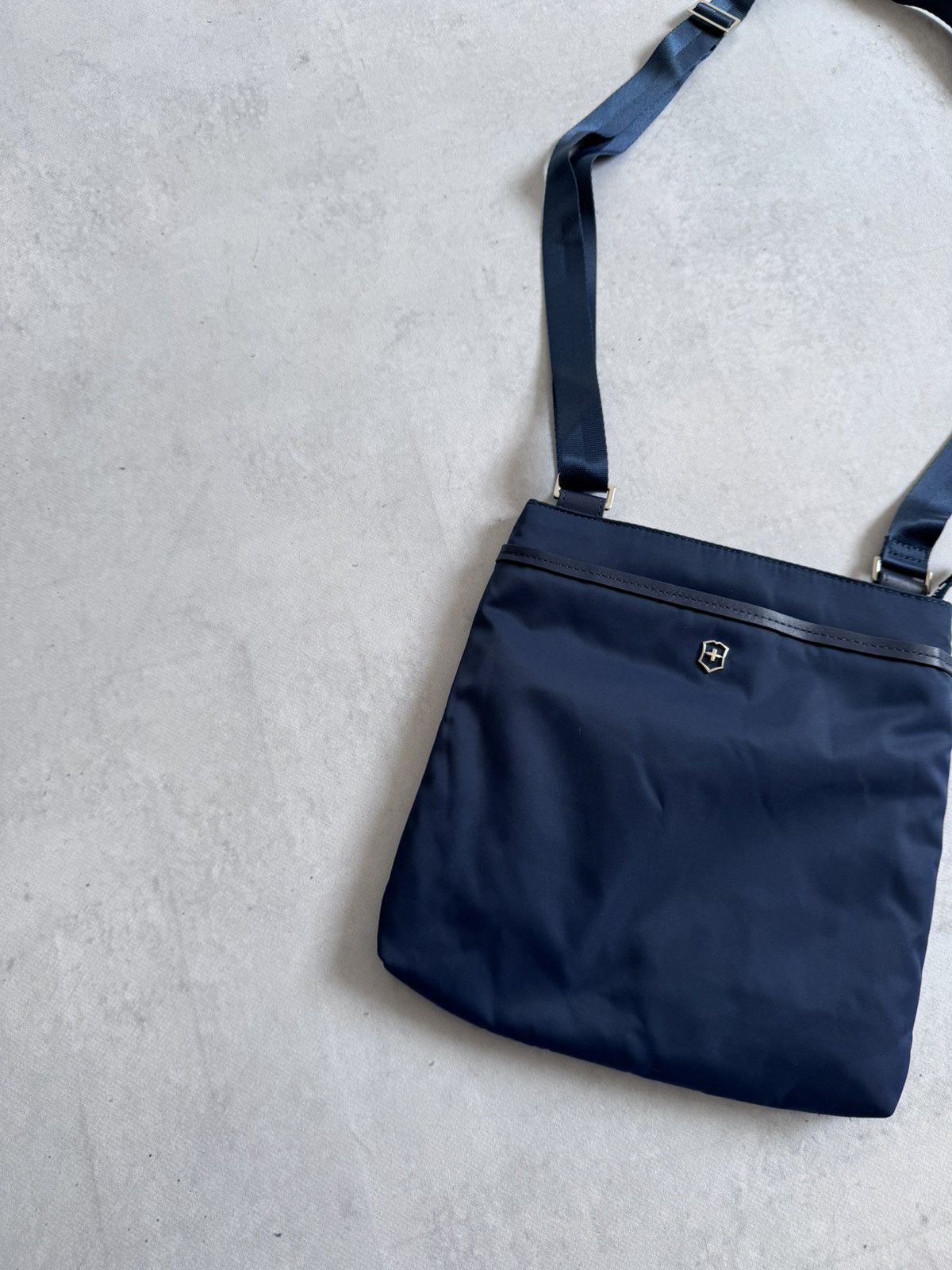 Victorinox Victorinox Geneva Nylon Y2K Switzerland Regular Shoulder Bag Size ONE SIZE - 2 Thumbnail