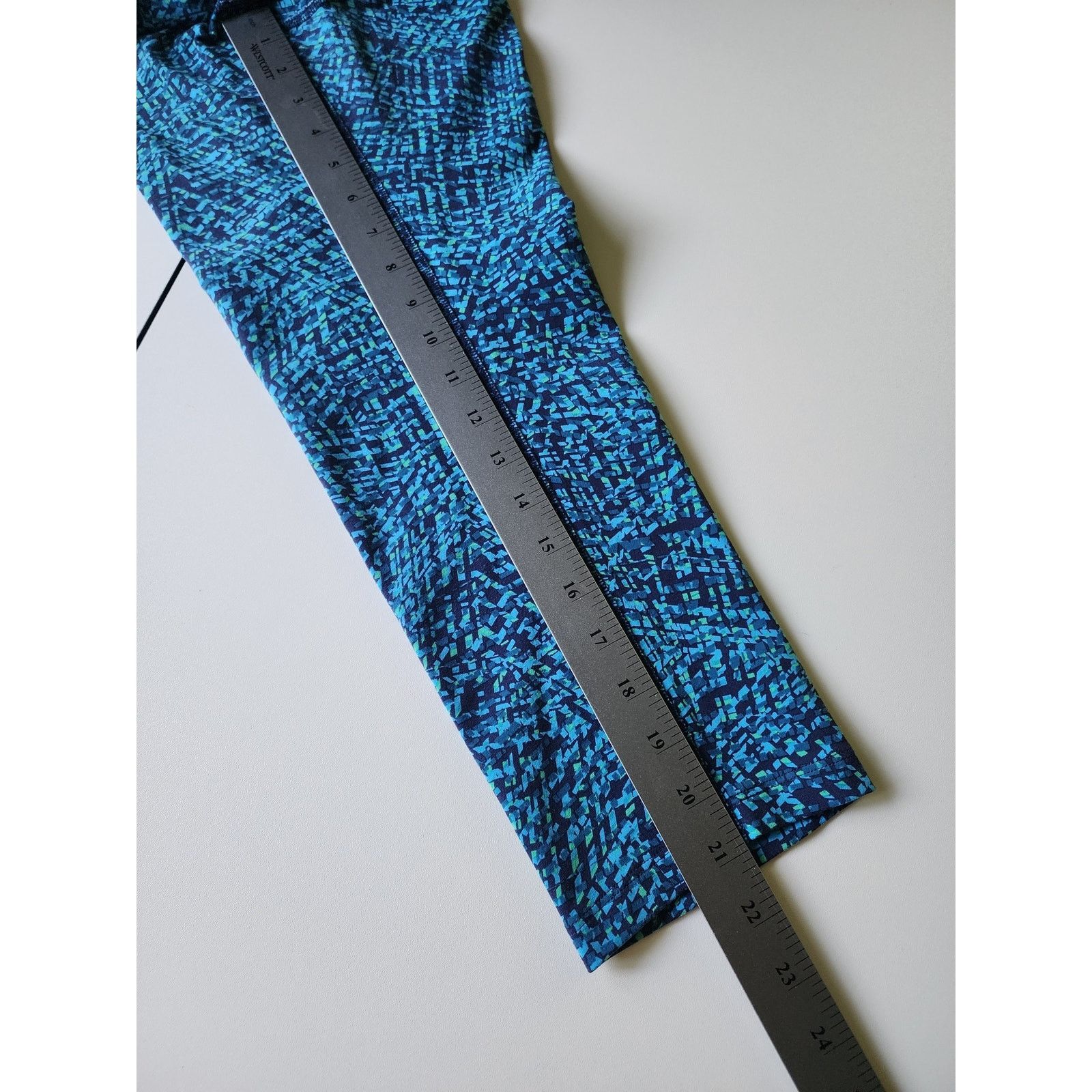 L.L. Bean L.L. Bean Performance Capri Womens Medium Blue Geo Size 30" / US 8 / IT 44 - 6 Thumbnail