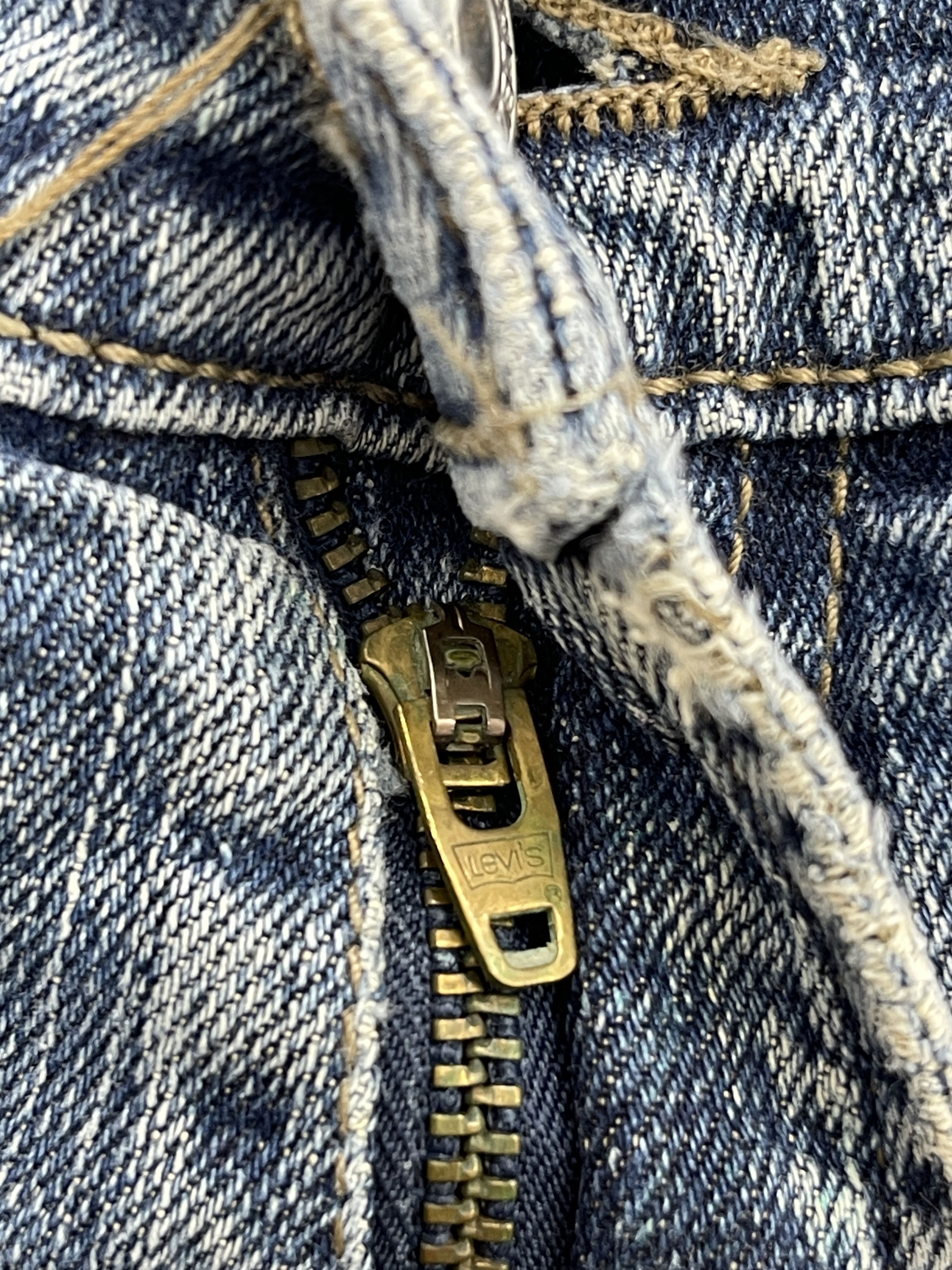 Levi's Faded Blue Vintage Levi's 514 Slim Straight Jeans DP2549 Size US 35 - 11 Thumbnail