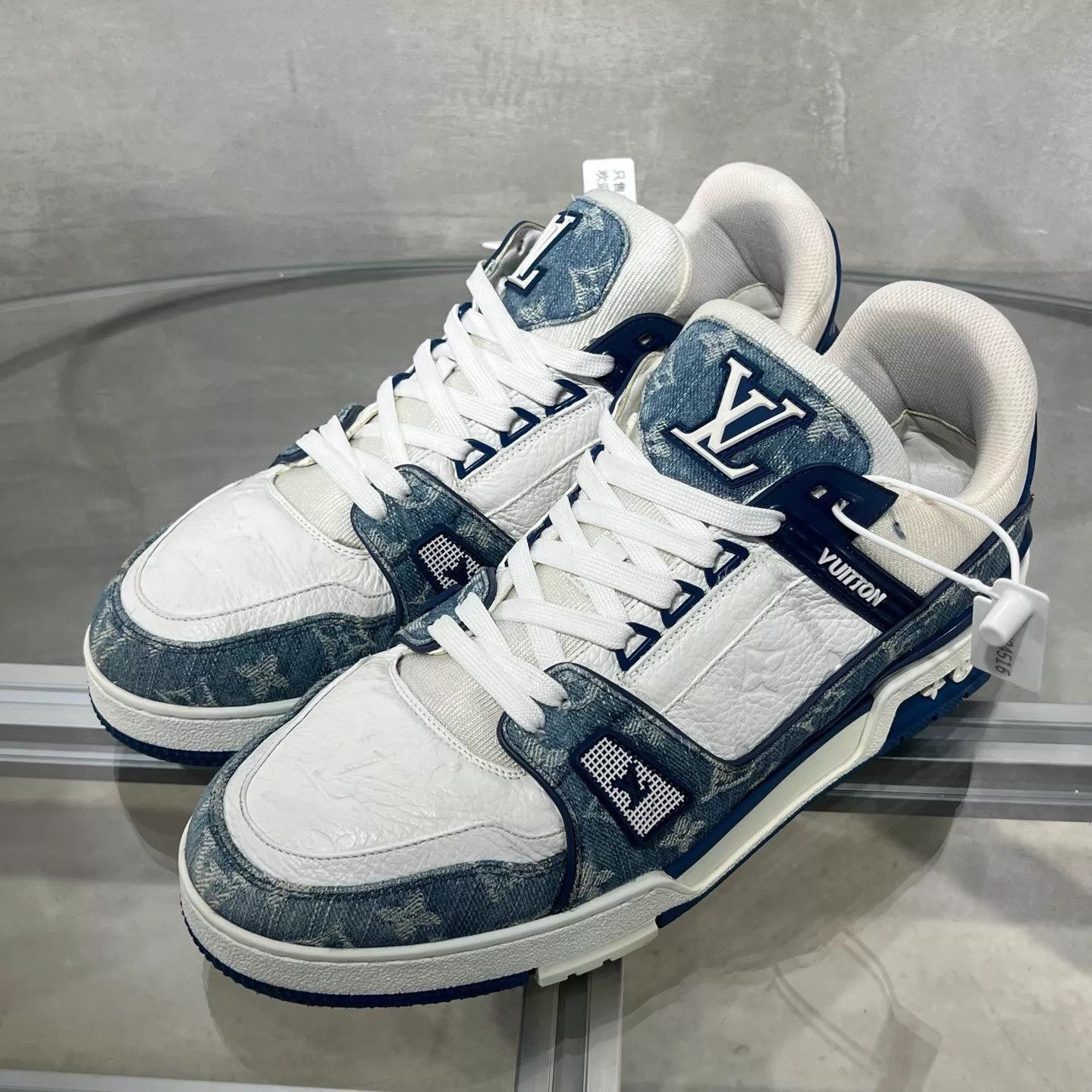 Louis Vuitton LV Trainer White Blue Denim UK9.5/43.5 Size US 10.5 / EU 43-44 - 2 Thumbnail