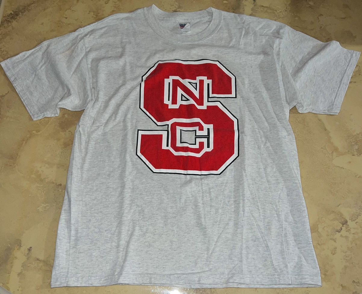 NCAA × Vintage VINTAGE NC STATE BIG LOGO T-SHIRT Size US XL / EU 56 / 4 - 6 Thumbnail