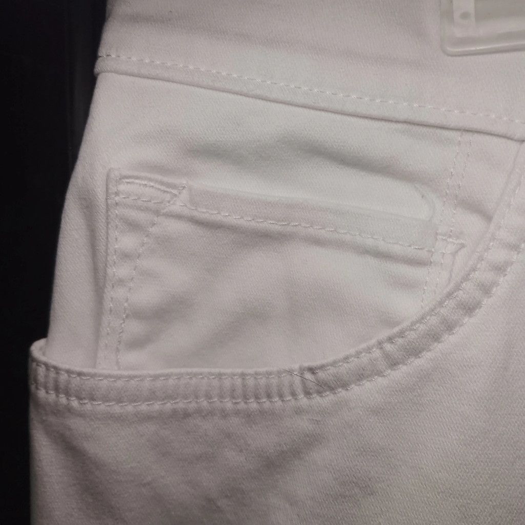 Lee Lee Jeans Cropped White, Size 16, EUC Size 38" / US 16 / IT 52 - 3 Thumbnail
