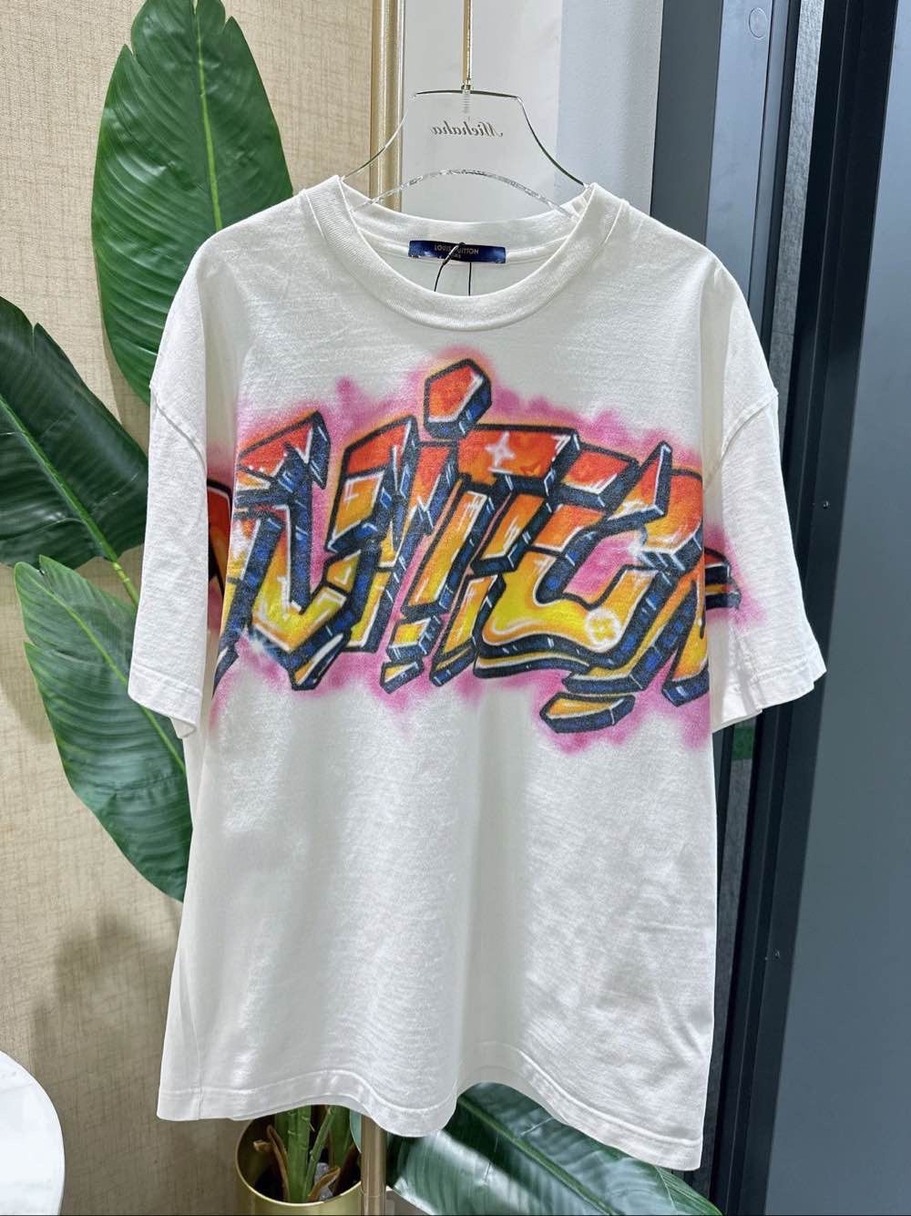 Louis Vuitton Louis Vuitton Graffiti Logo T-Shirt Size M Size US M / EU 48-50 / 2 - 1 Thumbnail