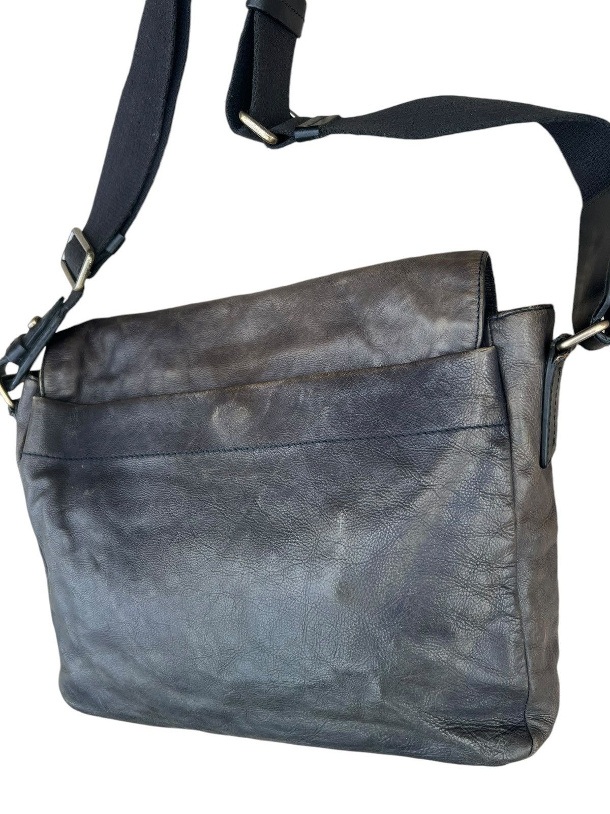 Hugo Boss × Leather Hugo Boss Fade Patina Leather Heavy Messenger Bag Size ONE SIZE - 11 Thumbnail