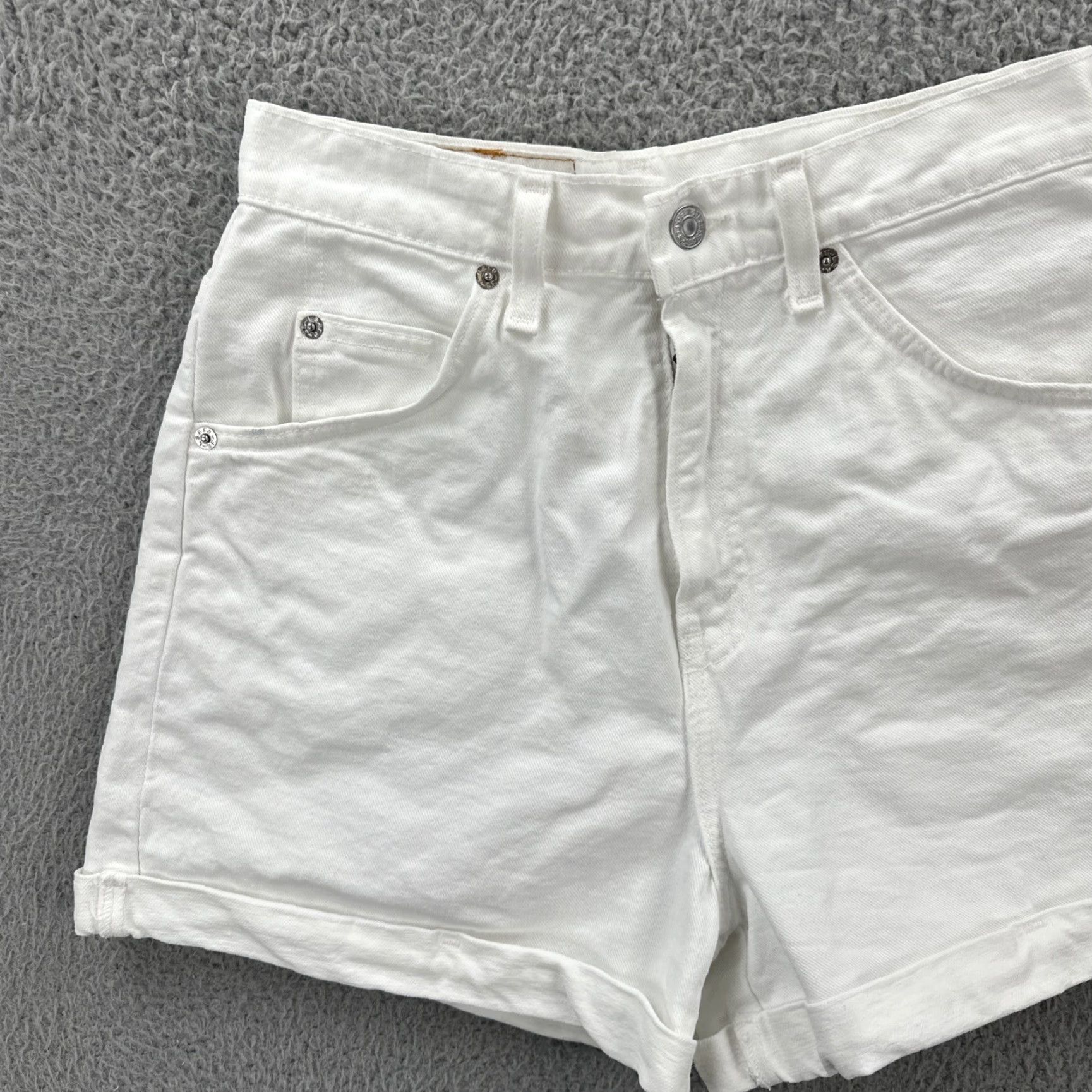 Levi's VINTAGE Levi’s 954 White Denim Shorts Womens Size 9 Made in USA EUC - Denim Shorts - White - 1990s - 26in Waist - 2in Inseam - Regular - Womens Size 30" / US 8 / IT 44 - 3 Thumbnail
