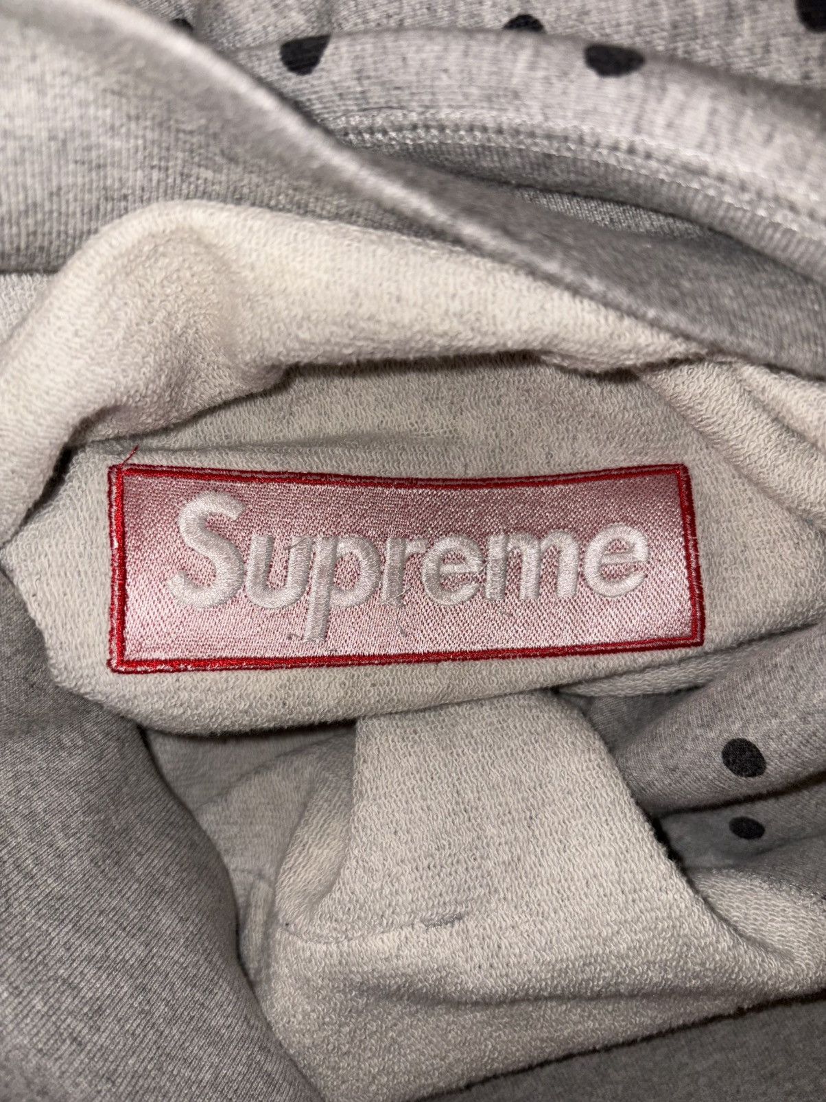 Supreme grey supreme cdg polka dot box logo Size US M / EU 48-50 / 2 - 7 Thumbnail