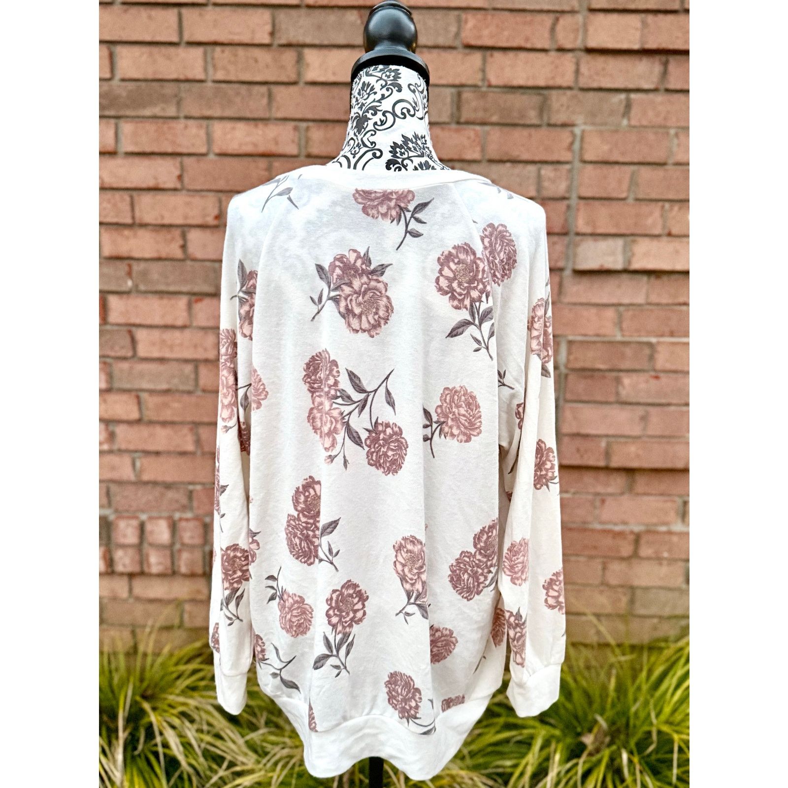 Other NWT Torrid Cream & Floral Pattern Cozy Soft Top Sz 2X 18-20 Size XXL / US 16-18 / IT 52-54 - 3 Thumbnail