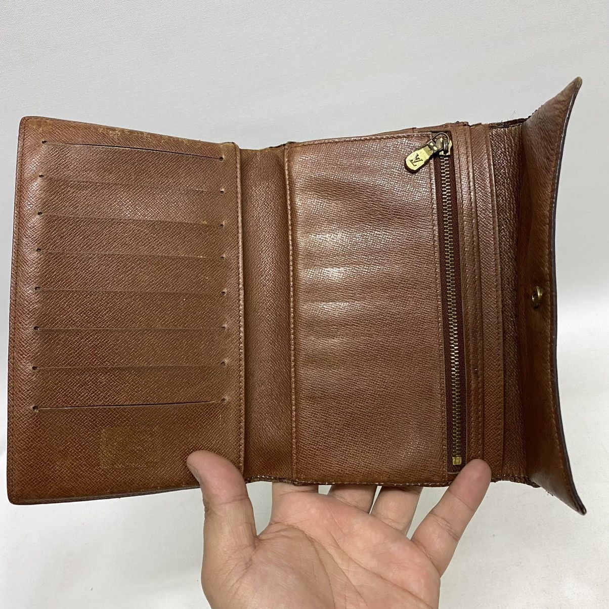 Louis Vuitton ‼️LASTDROP‼️ AUTHENTIC LOUIS VUITTON MONOGRAM WALLET Size ONE SIZE - 8 Thumbnail