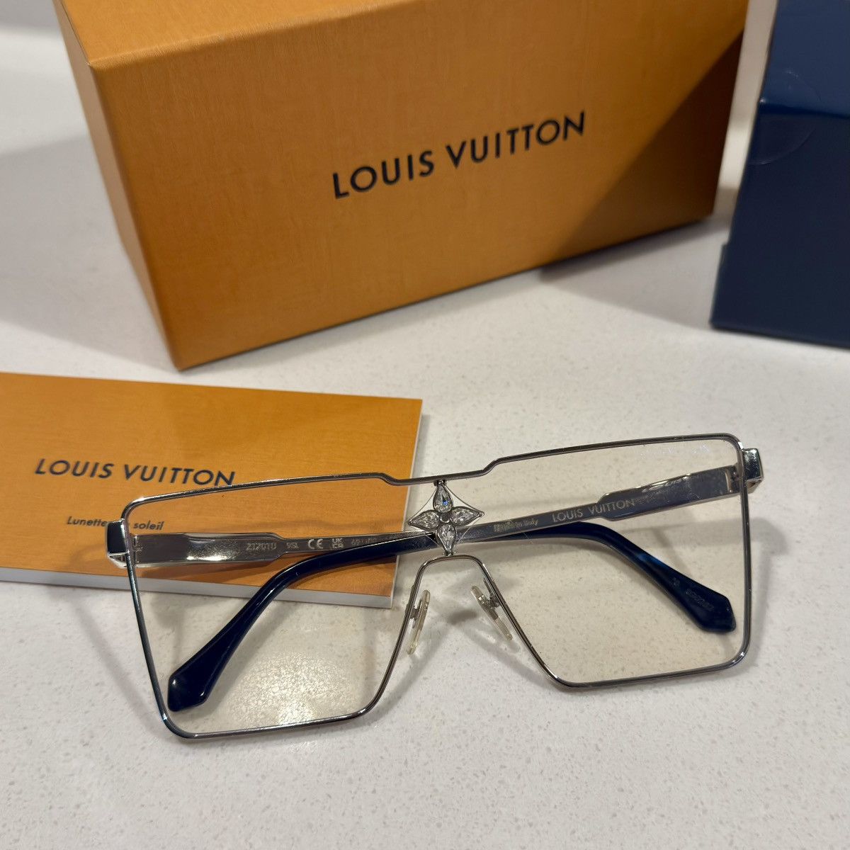 Louis Vuitton × Virgil Abloh LOUIS VUITTON Metal Crystal Cyclone ...