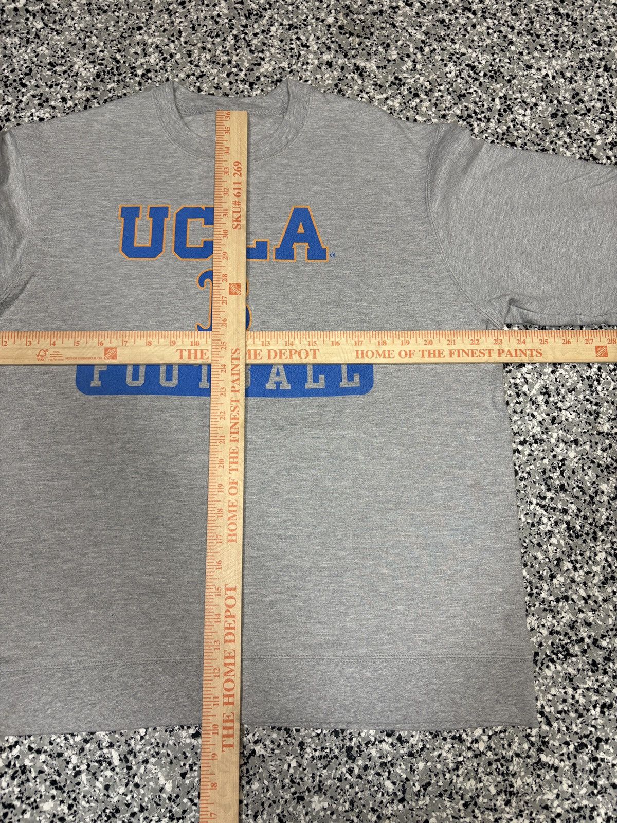 NCAA Vintage 2010s GILDAN UCLA Bruins Football Sweater Sz. L 0007 Size US L / EU 52-54 / 3 - 5 Thumbnail