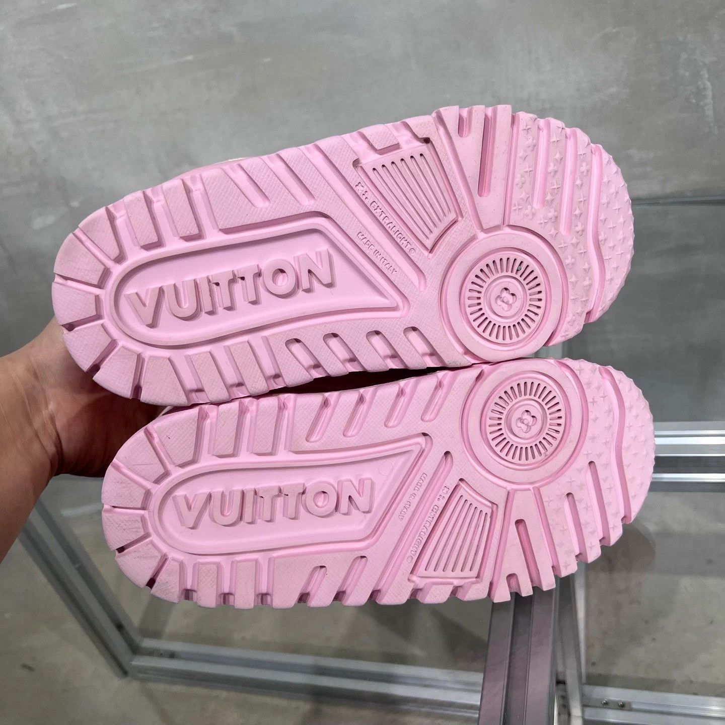 Louis Vuitton LV Trainer Pink Size 35 (runs large) Size US 4 / IT 34 - 7 Thumbnail