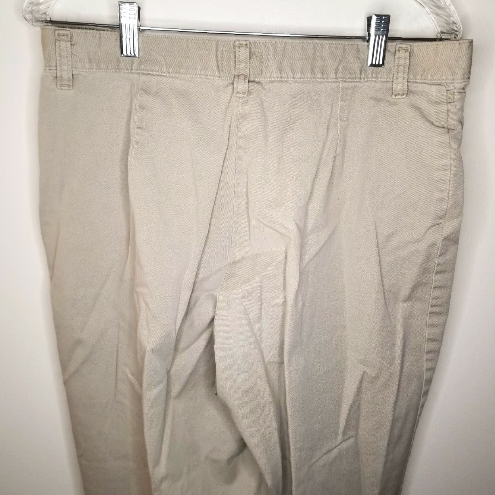 Vintage **Riders Women Khaki Capris Size 14M Stretch** User: Riders Women Khaki Capris Size 14M Stretch Size ONE SIZE - 6 Thumbnail