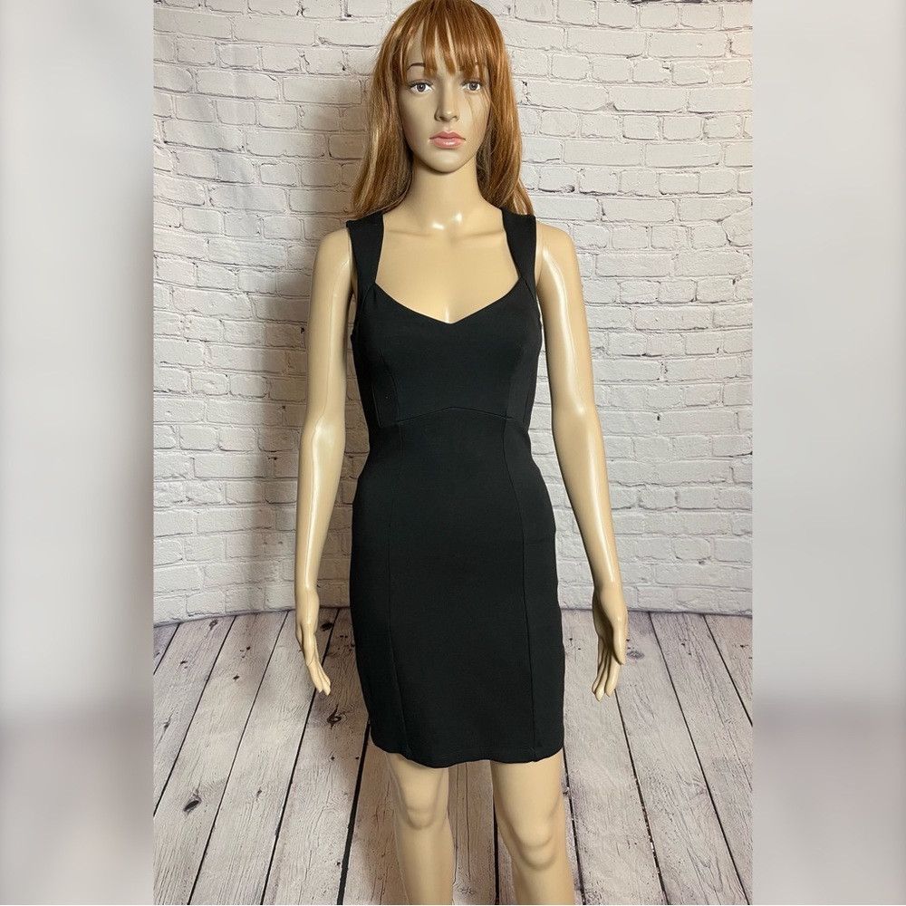 French Connection French Connection Knit Mini Black Sleeveless Dress Size 4 Size S / US 4 / IT 40 - 1 Thumbnail