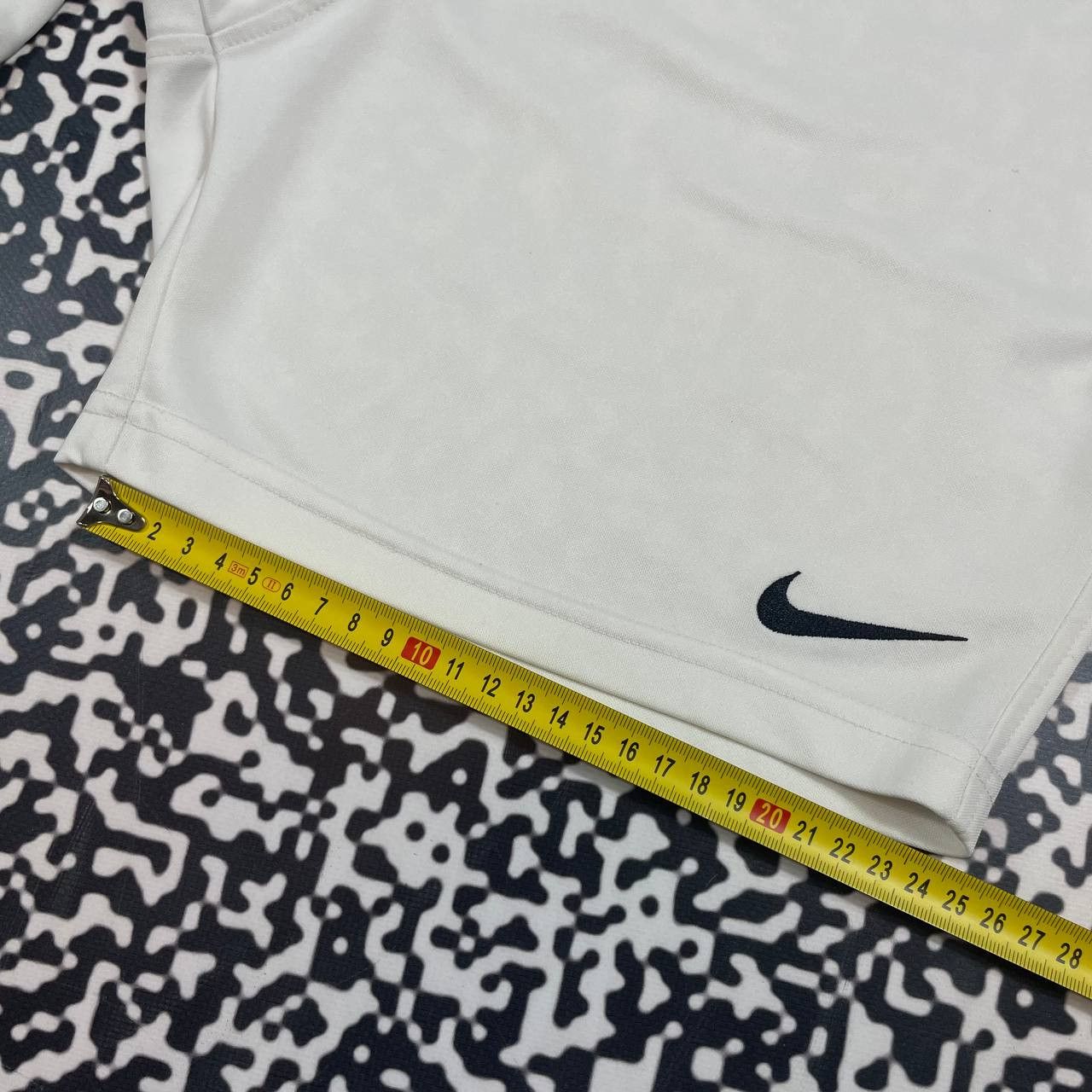 Nike Vintage Y2K Nike Swoosh Logo Sport Retro Shorts 90s Style Size US 30 / EU 46 - 11 Thumbnail