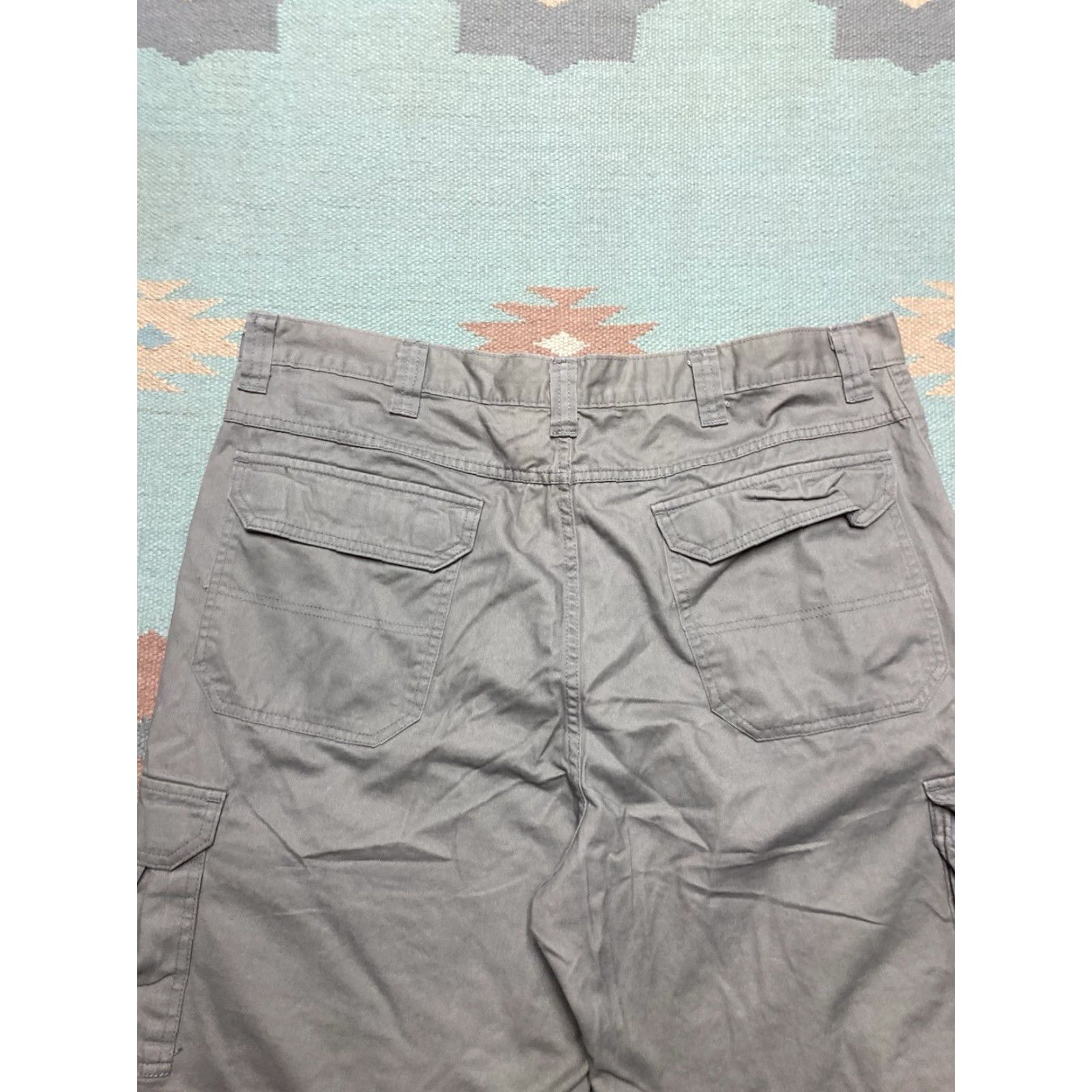 Wrangler Wrangler Cargo Shorts Stone Gray Gray Cargo Shorts Men 38 Regular Inseam 10” Outseam 23” Baggy Wide Leg Pockets Skater Size US 38 / EU 54 - 8 Thumbnail
