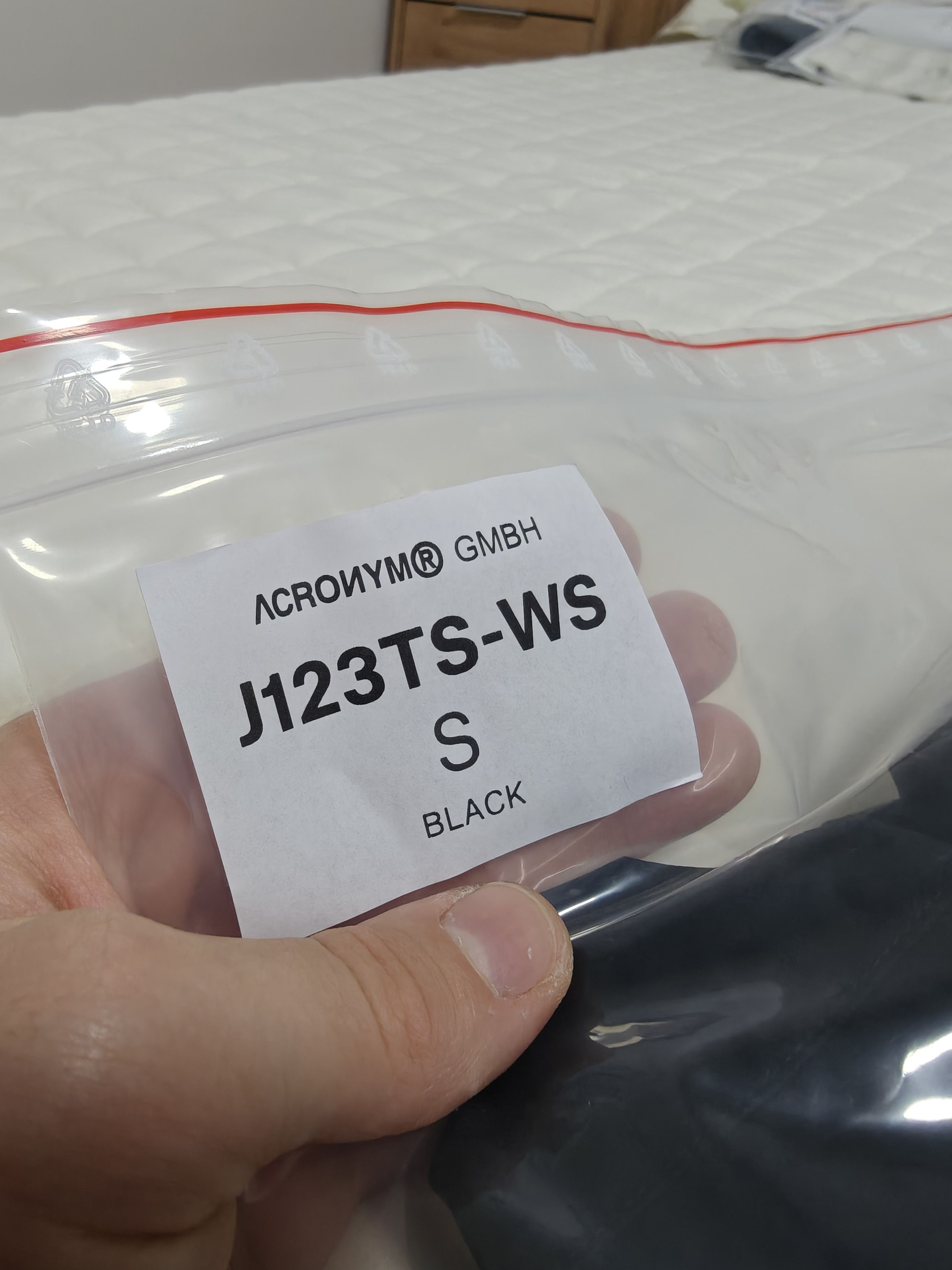 Acronym Acronym J123TS-WS 3L Windstopper® Tec Sys Interops Jacket Size US S / EU 44-46 / 1 - 13 Thumbnail