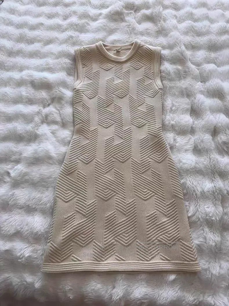 Hermes Hermes Cashmere Knit Dress, Beige, 100% Cashmere Size XS / US 0-2 / IT 36-38 - 1 Thumbnail