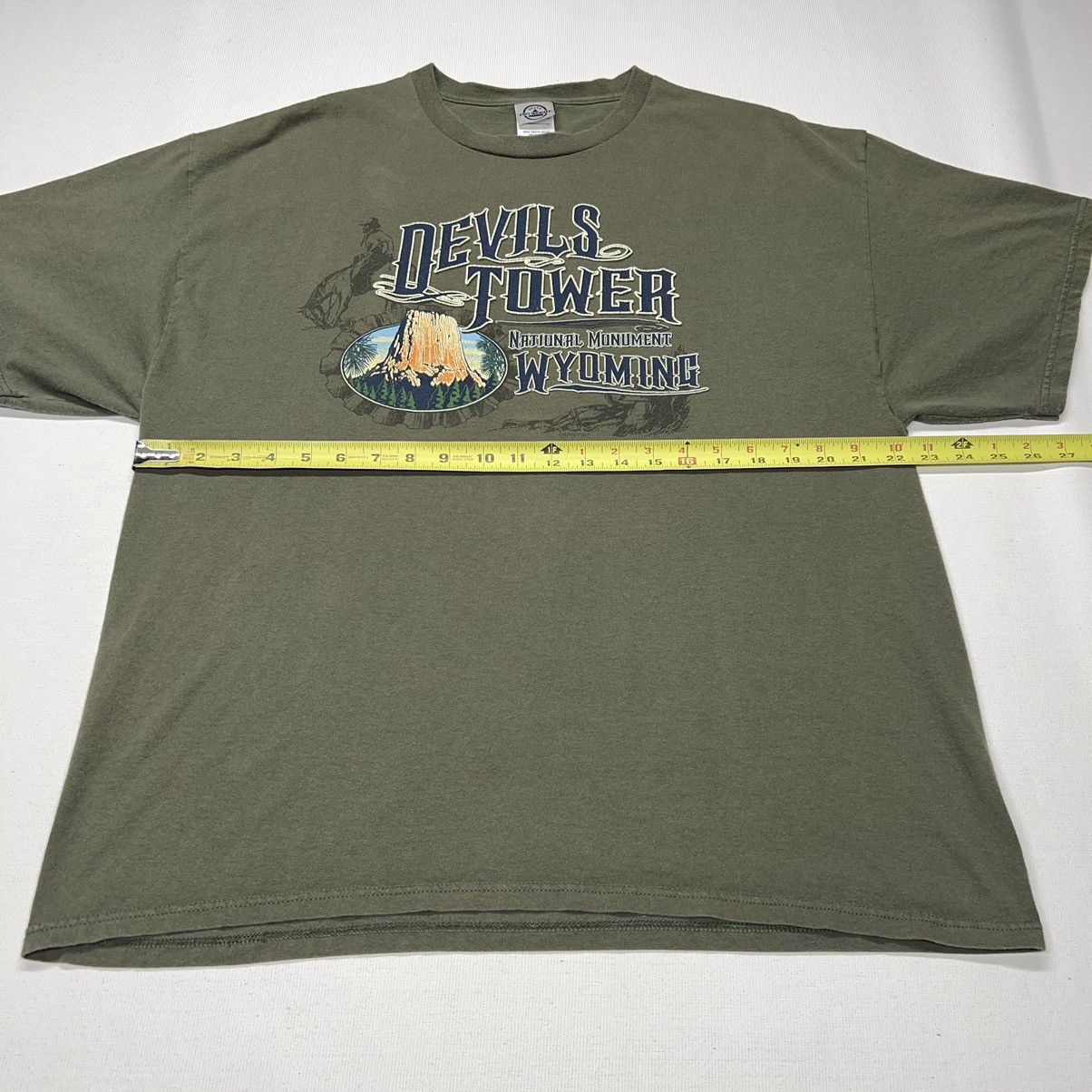 Delta Devils Tower Wyoming Tee Shirt Green National Monument Park Size US XL / EU 56 / 4 - 17 Thumbnail