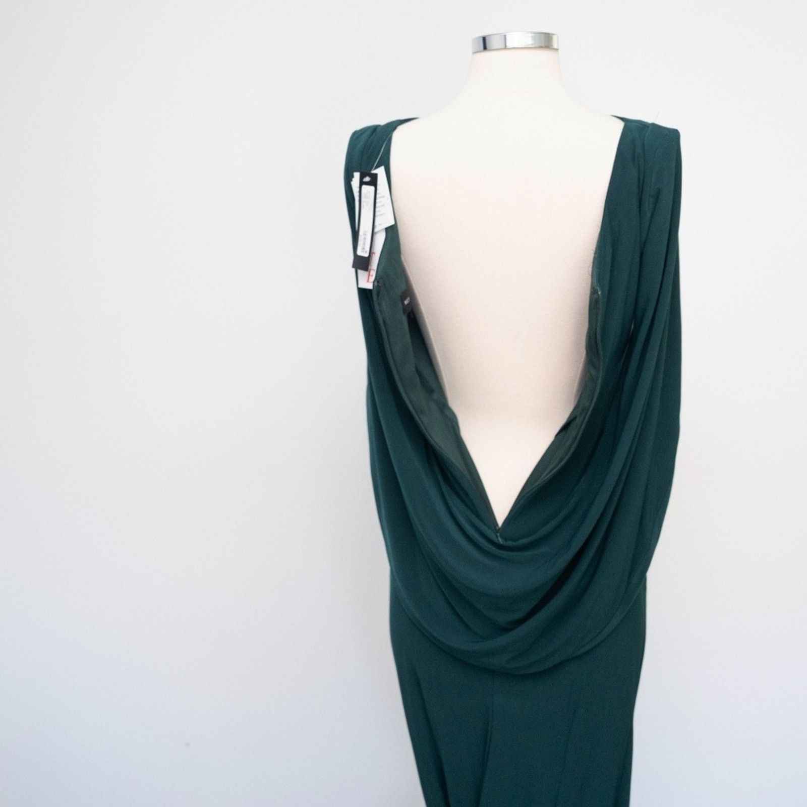 Designer Betsy & Adam. Drape-Back Gown. Size S / US 4 / IT 40 - 13 Thumbnail