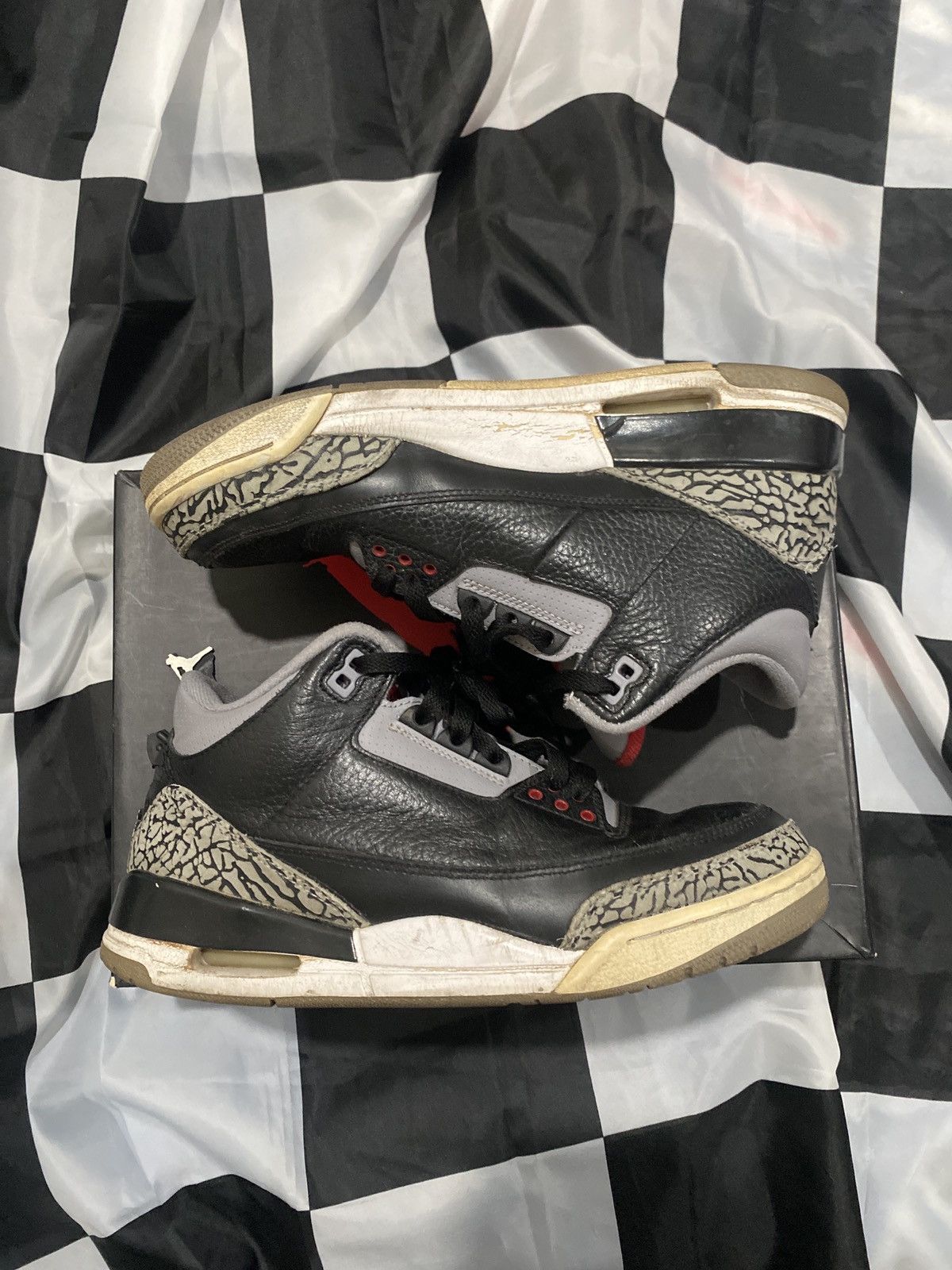 Jordan Brand Air Jordan Black Cement 3s size 8 Size US 8 / EU 41 - 4 Thumbnail
