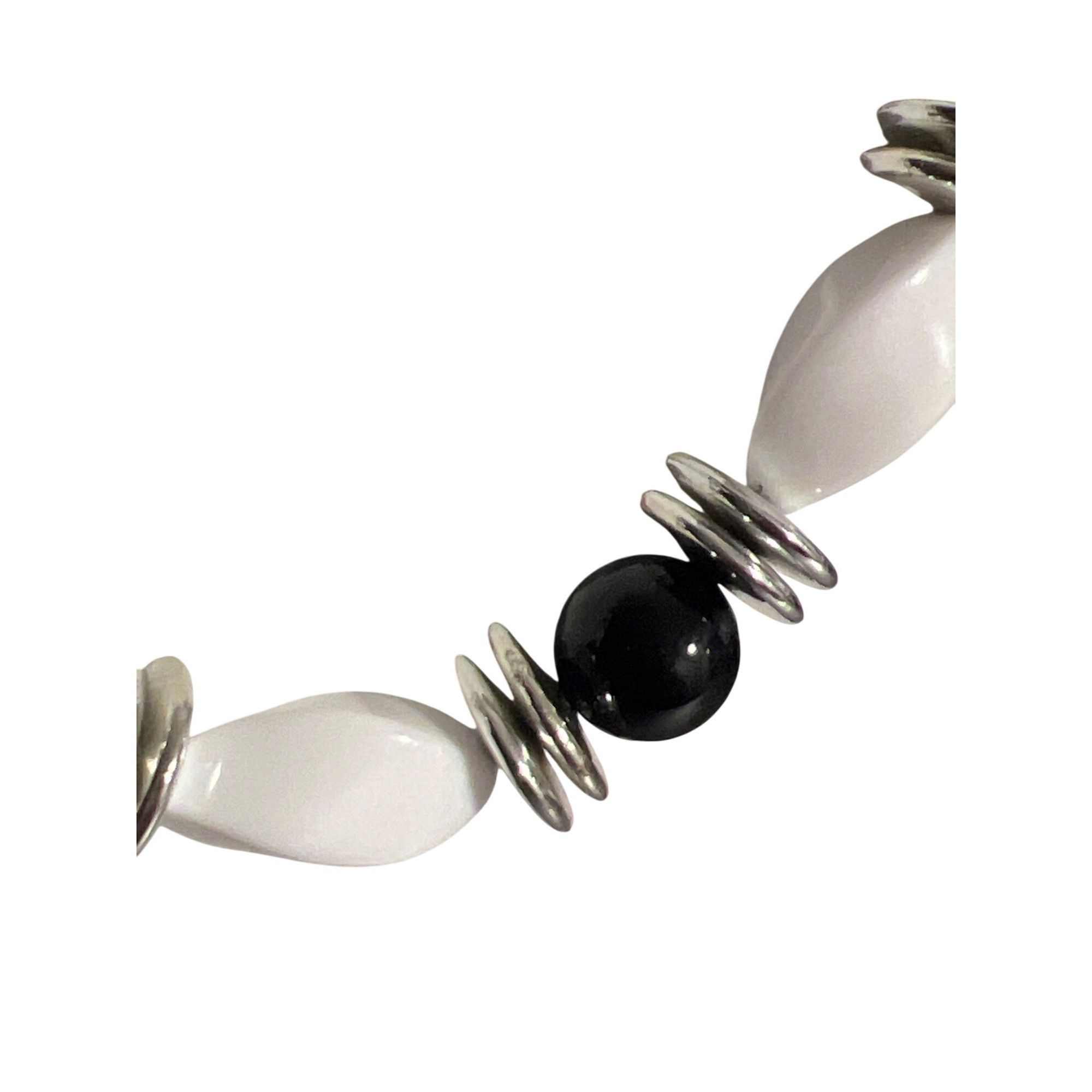 Other Vtg Lucite Beaded Necklace Black White Silver Tone Glows Und Size ONE SIZE - 3 Thumbnail