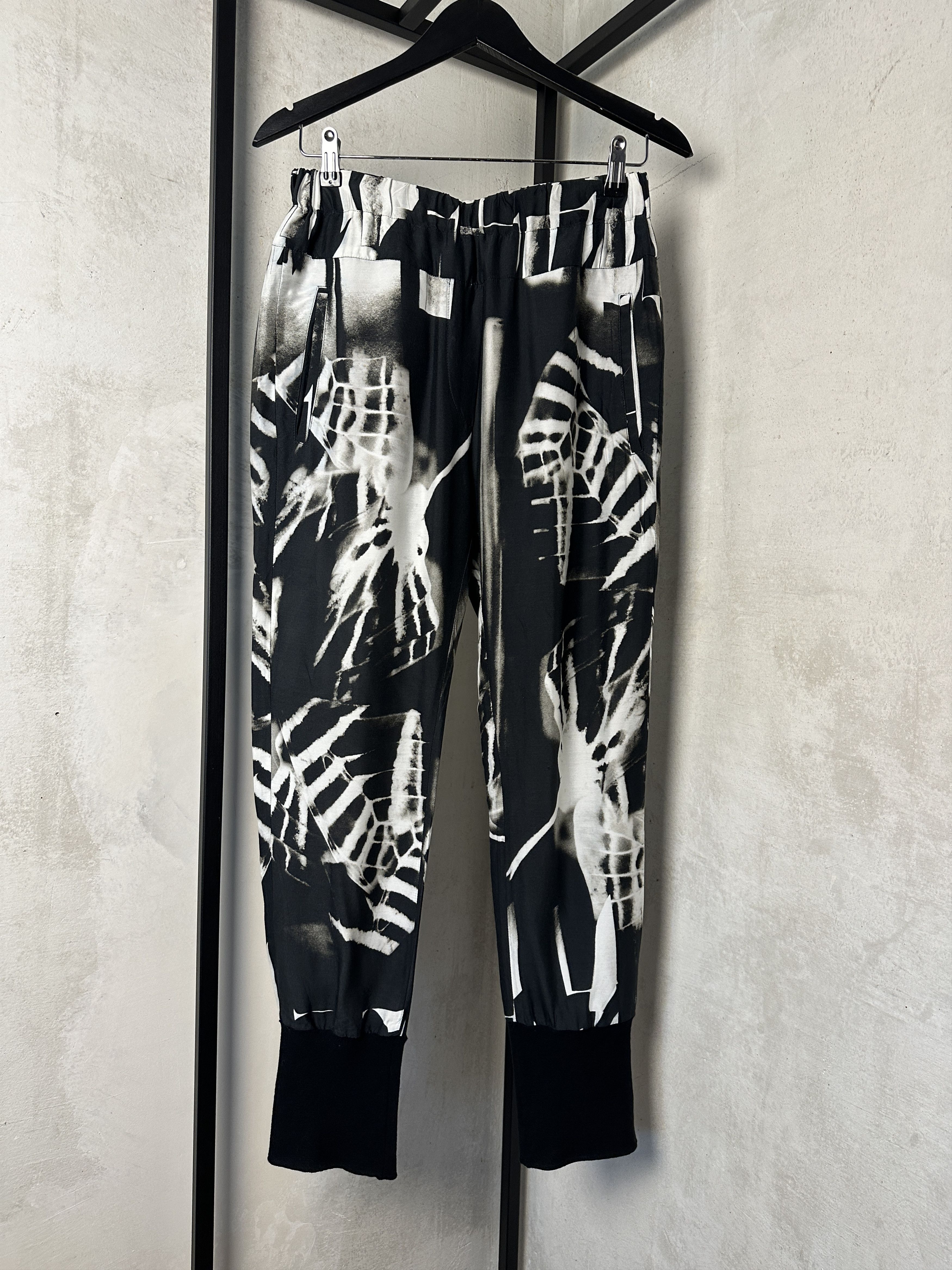 Ann Demeulemeester Ann Demeulemeester FW16 Printed Cropped Pants Size 27" / US 4 / IT 40 - 2 Thumbnail