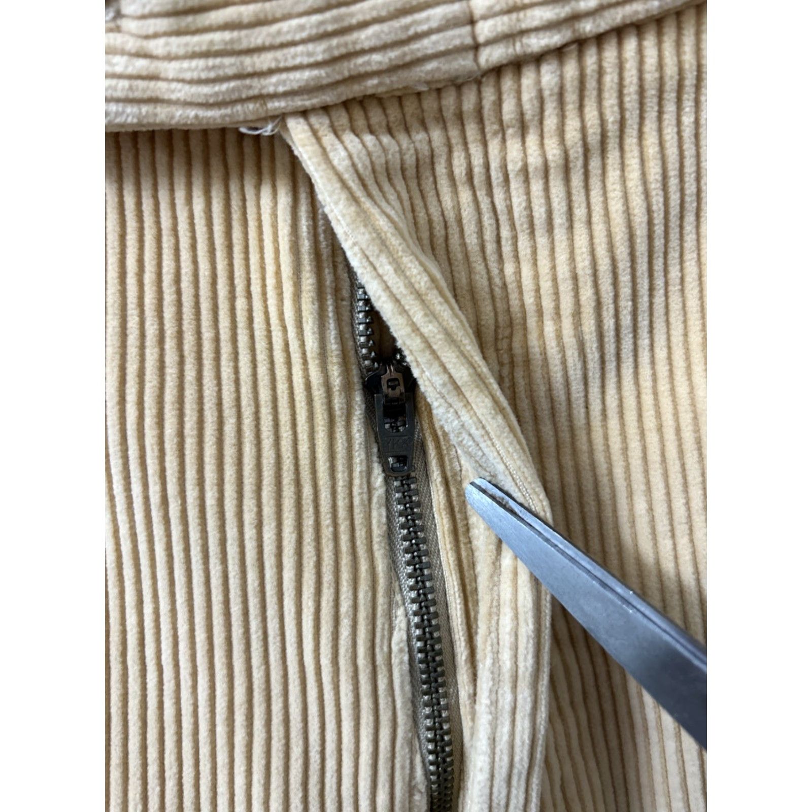 Vineyard Vines VINTAGE? No. Vineyard Vines Mens Corduroy Pants Orange 42x27 Chino Flat Front Belt Loops Pockets Straight Leg Regular Fit YKK Size US 42 / EU 58 - 5 Thumbnail