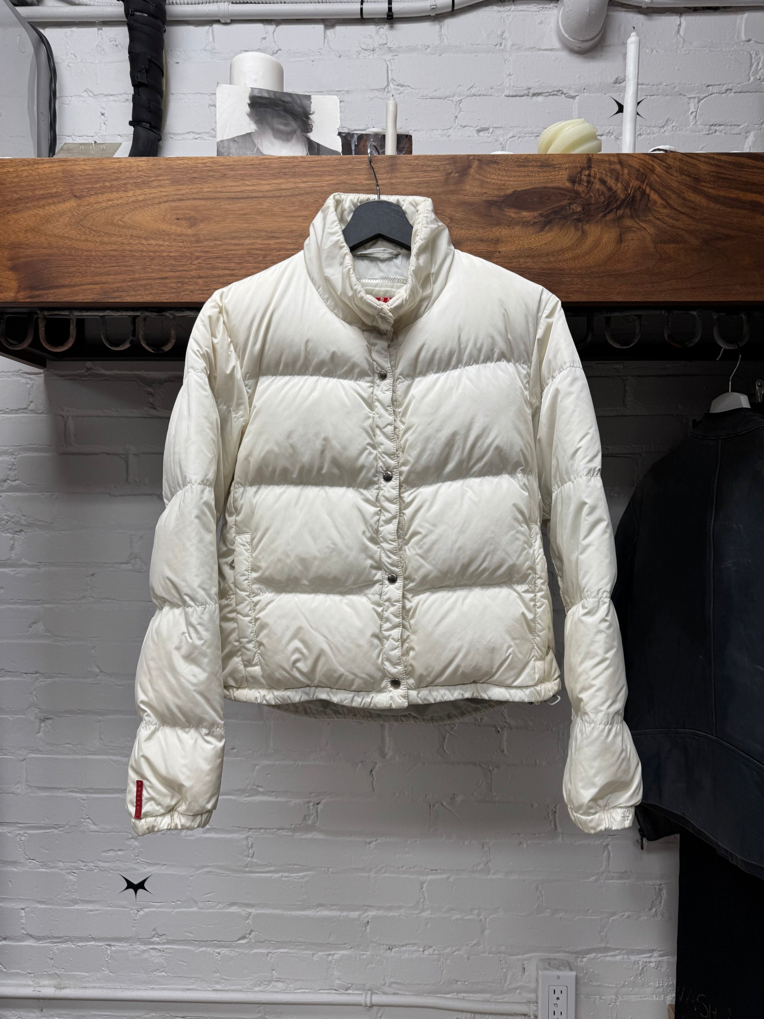 希少‼️PRADA SPORTS フード付きメッシュフーディー Prada Prada Sport Cropped Down Puffer Jacket SGH298 | Grailed