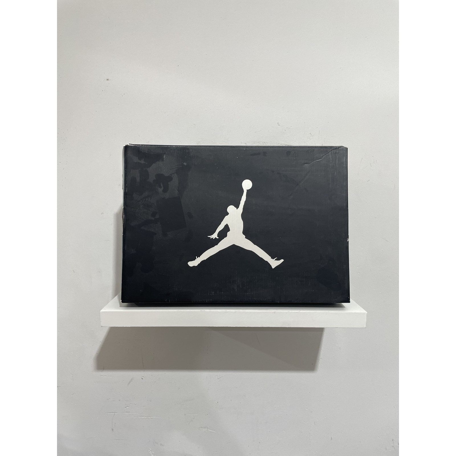 Jordan Brand NIKE JORDAN 11 LOW WHITE RED 2012 SIZE 11 PREOWNED Size US 11 / EU 44 - 7 Thumbnail