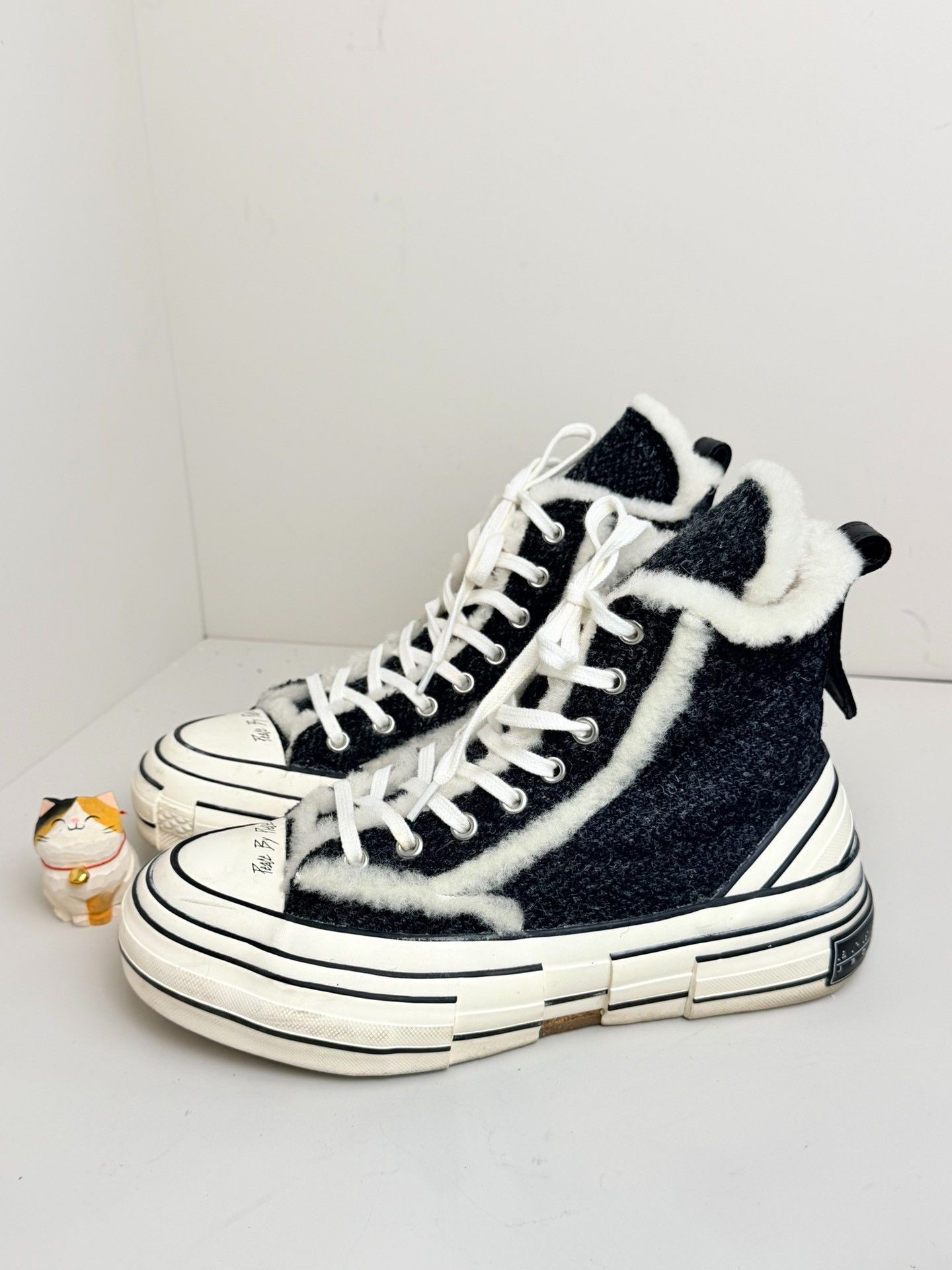 Yohji Yamamoto Yohji Yamamoto Black Lowtop Sneakers us_8 Women Size US 8 / IT 38 - 1 Thumbnail