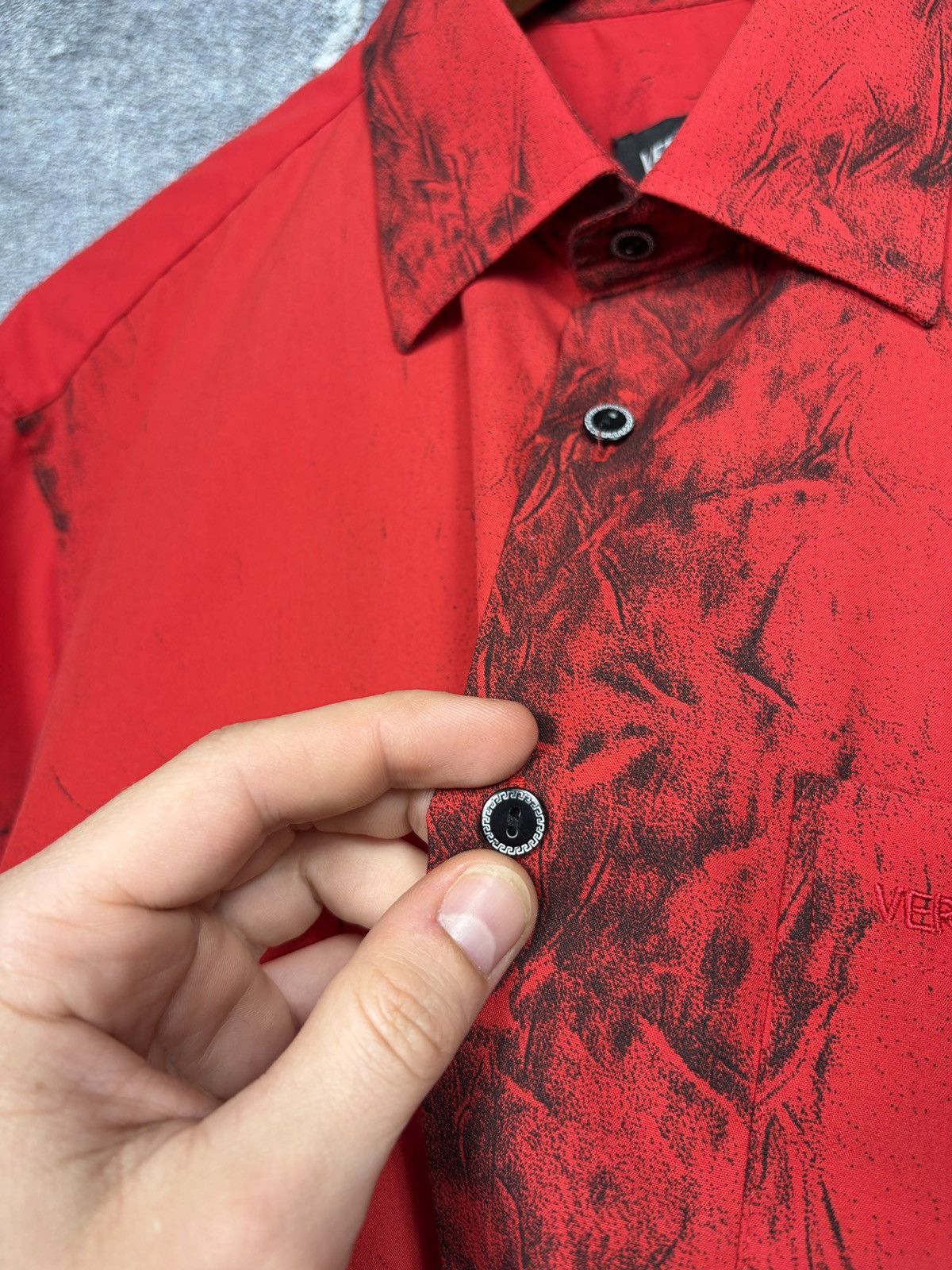 Versace Vintage Versace Red Abstract Pattern Hawaii Shirt Size US M / EU 48-50 / 2 - 7 Thumbnail