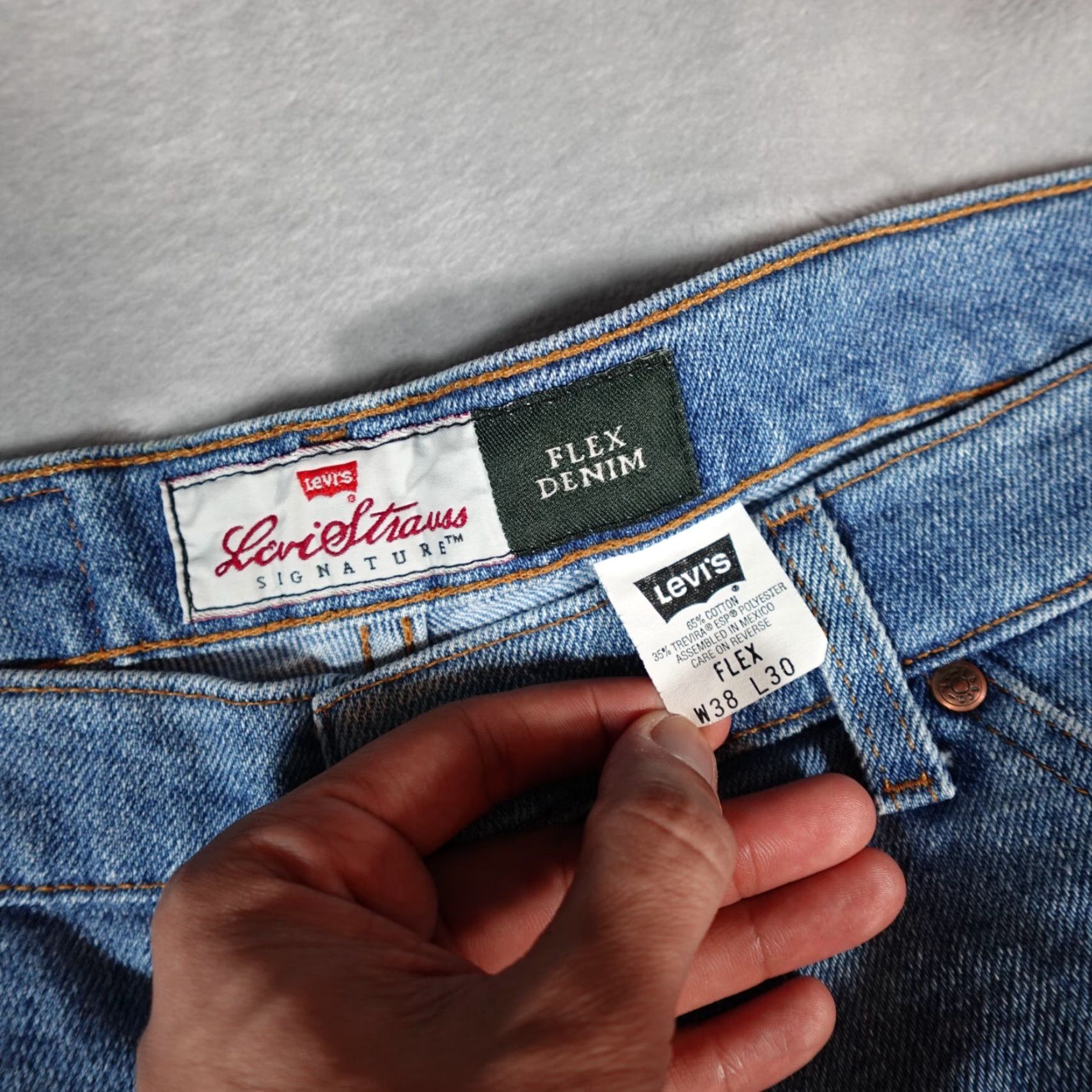 Levi's VINTAGE Levi's 540 Jeans Mens 37x30 Regular Straight Blue 90s Mens Jeans Size US 37 - 2 Thumbnail