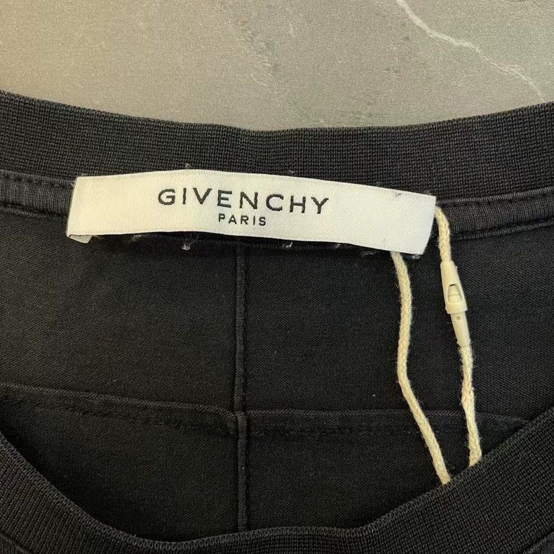 Givenchy Givenchy T-shirt, size XL (160), retail price 380 Size US XL / EU 56 / 4 - 7 Thumbnail