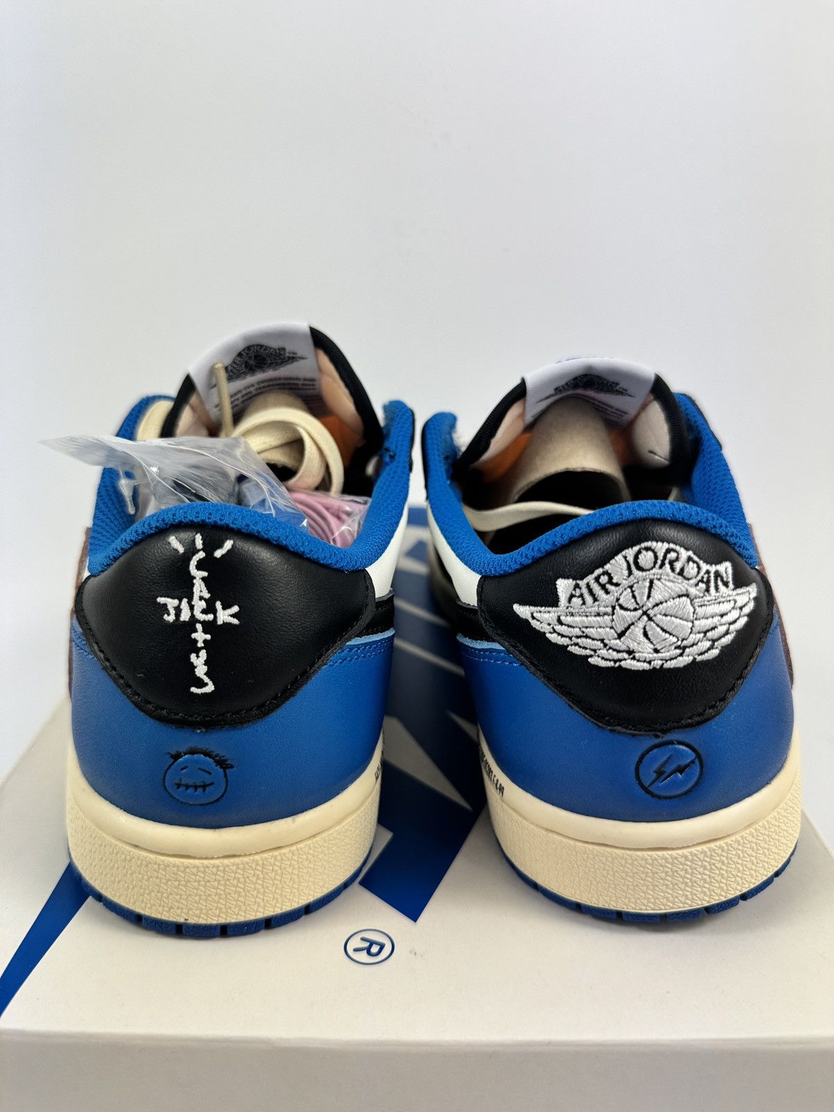 Nike × Travis Scott JORDAN 1 RETRO LOW FRAGMENT X TRAVIS SCOTT Size US 5.5 / EU 38 - 5 Thumbnail