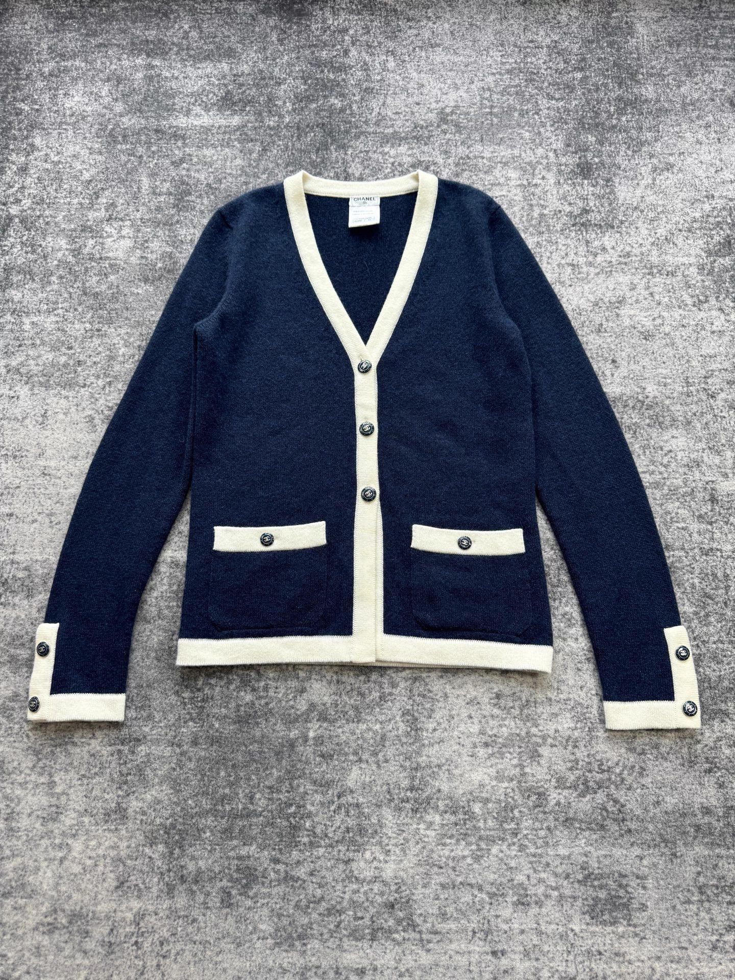 Chanel Chanel Blue White Cashmere Knit Cardigan 34 Size XXS / US 00 / IT 34 - 1 Thumbnail