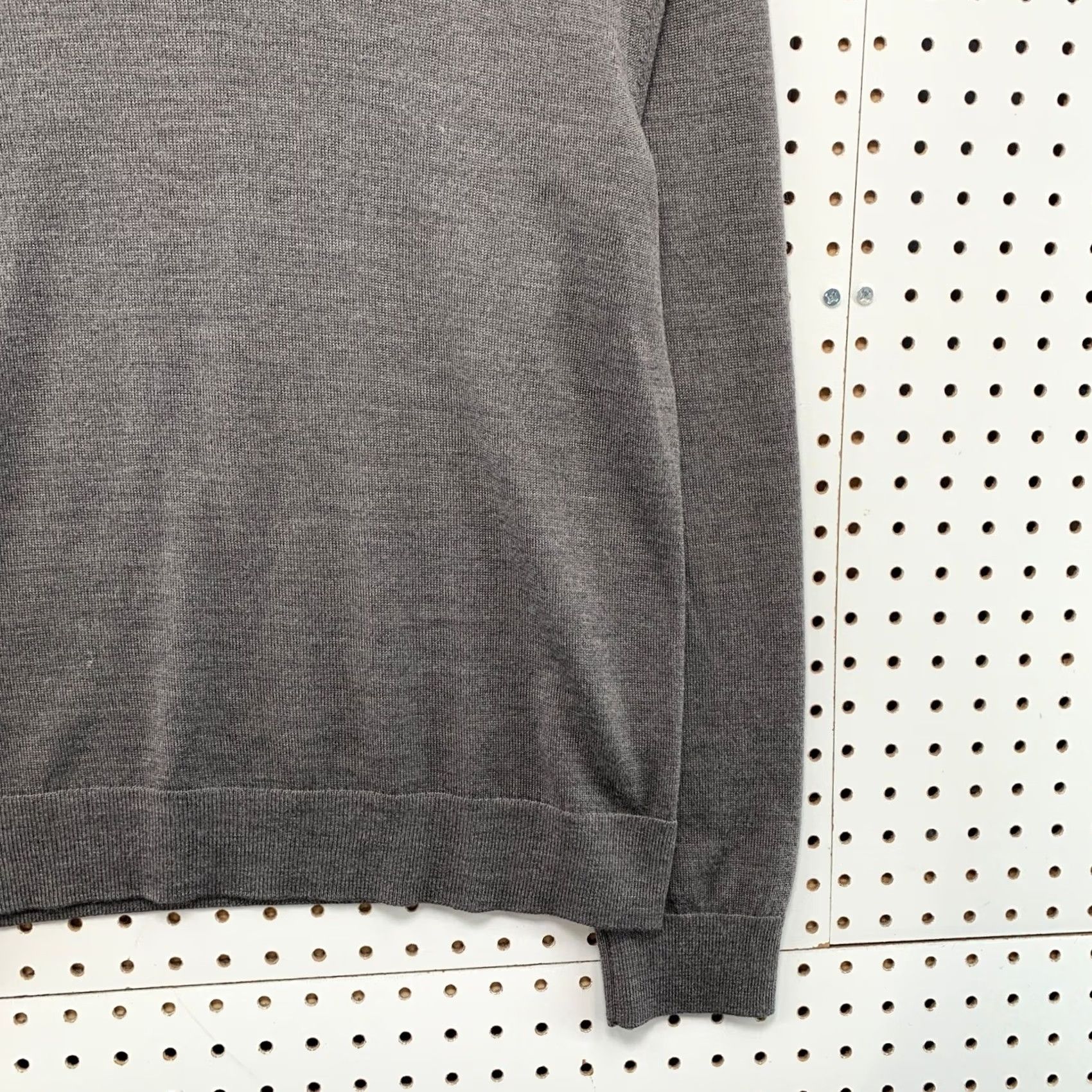 Banana Republic Banana Republic Sweater Mens V-Neck 100% Merino Wool Lightweight Gray Pullover Knit Shirt Size US M / EU 48-50 / 2 - 6 Thumbnail
