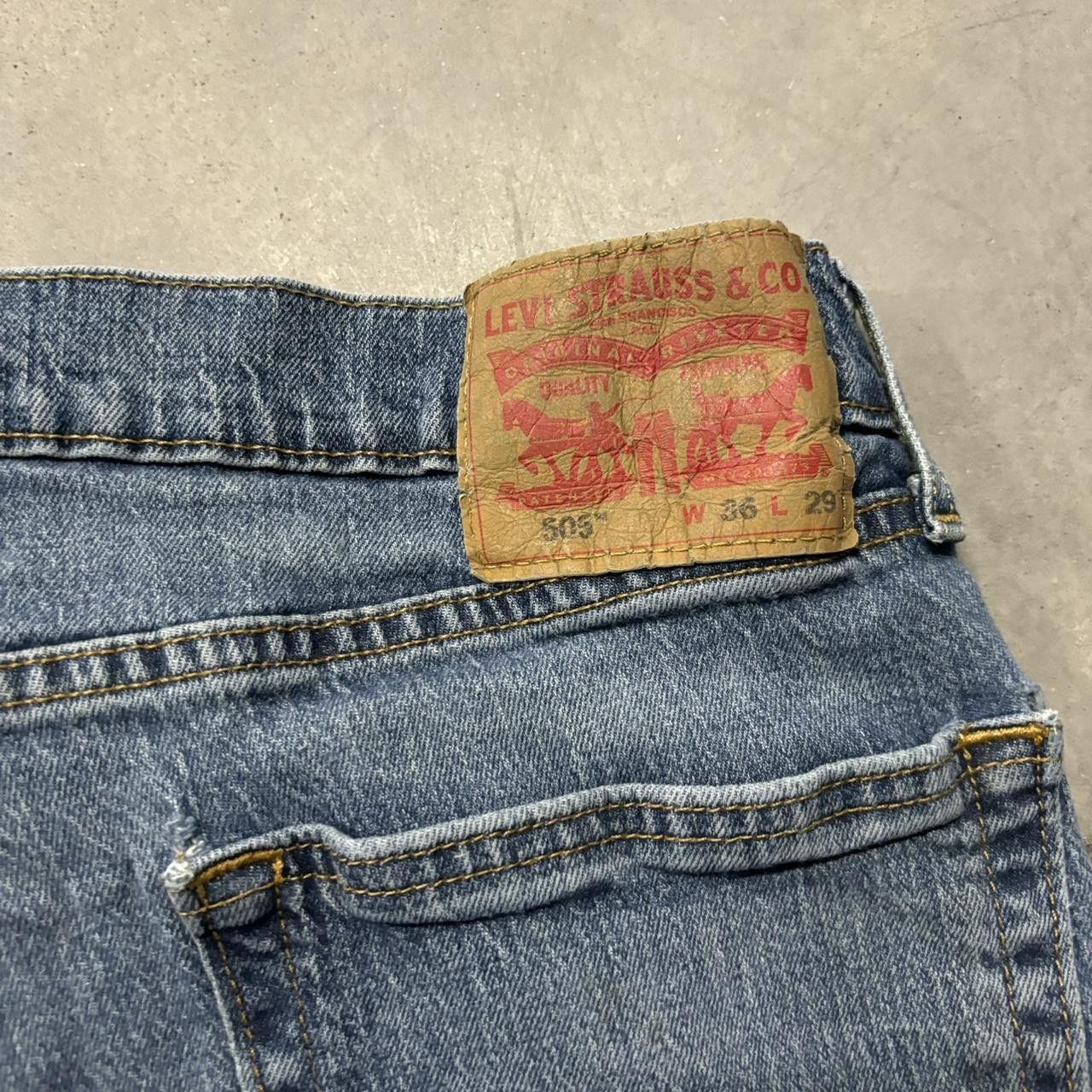 Levi's × Vintage Crazy Vintage Y2K/2000s Grunge Levi’s Medium Wash Essential Denim Jeans! Size US 36 / EU 52 - 7 Thumbnail